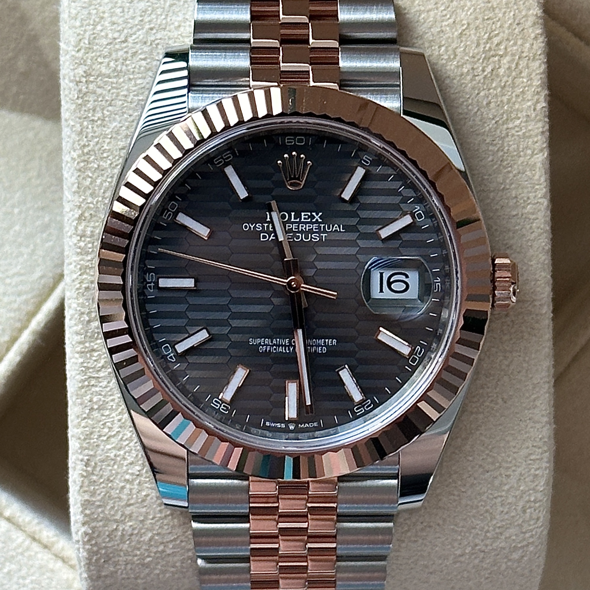 Rolex Datejust 41mm 126331 Fluted Motif Slate Jubilee 착용 스타일 - 1