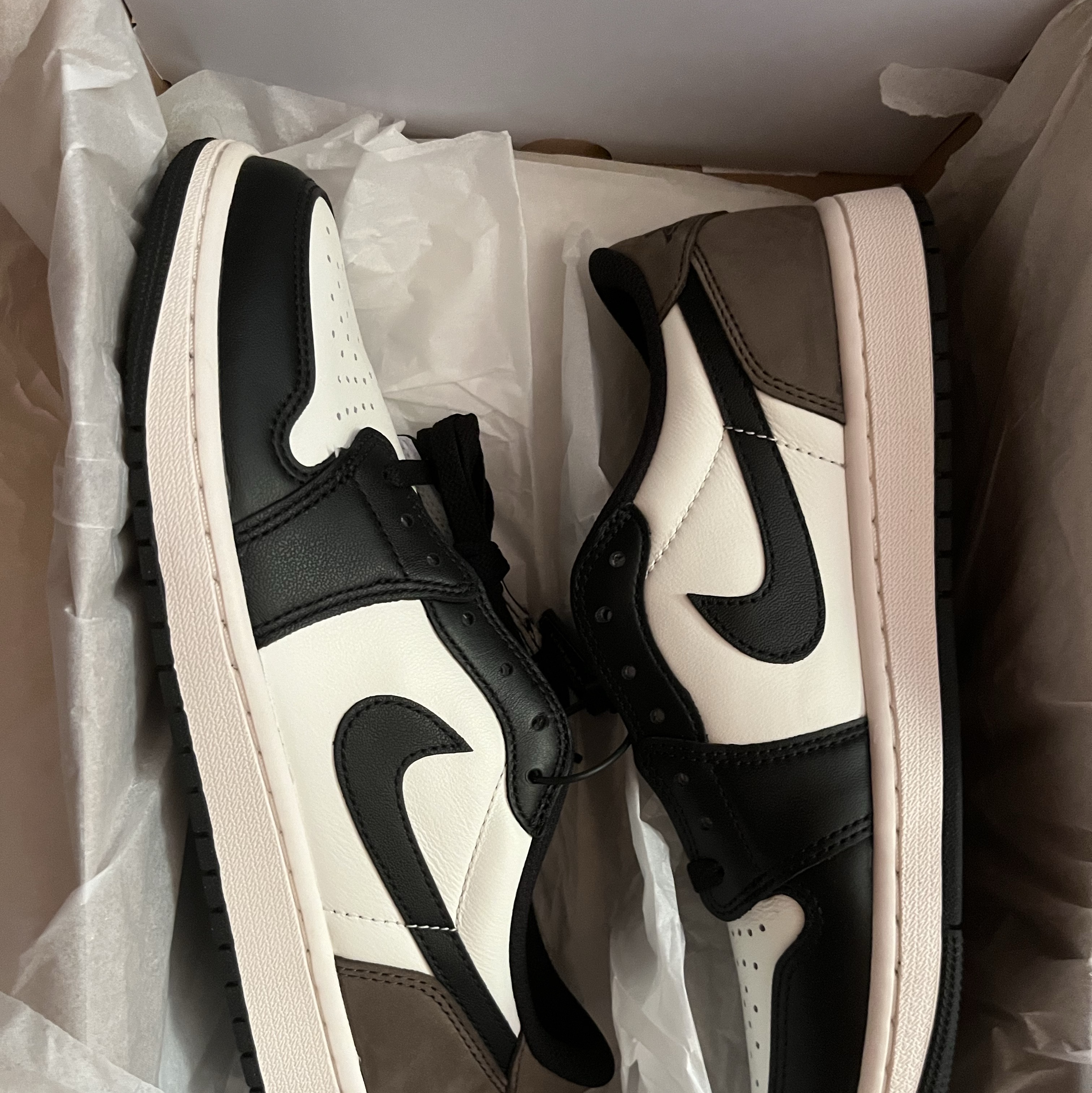 Jordan 1 Retro Low OG Mocha 착용 스타일