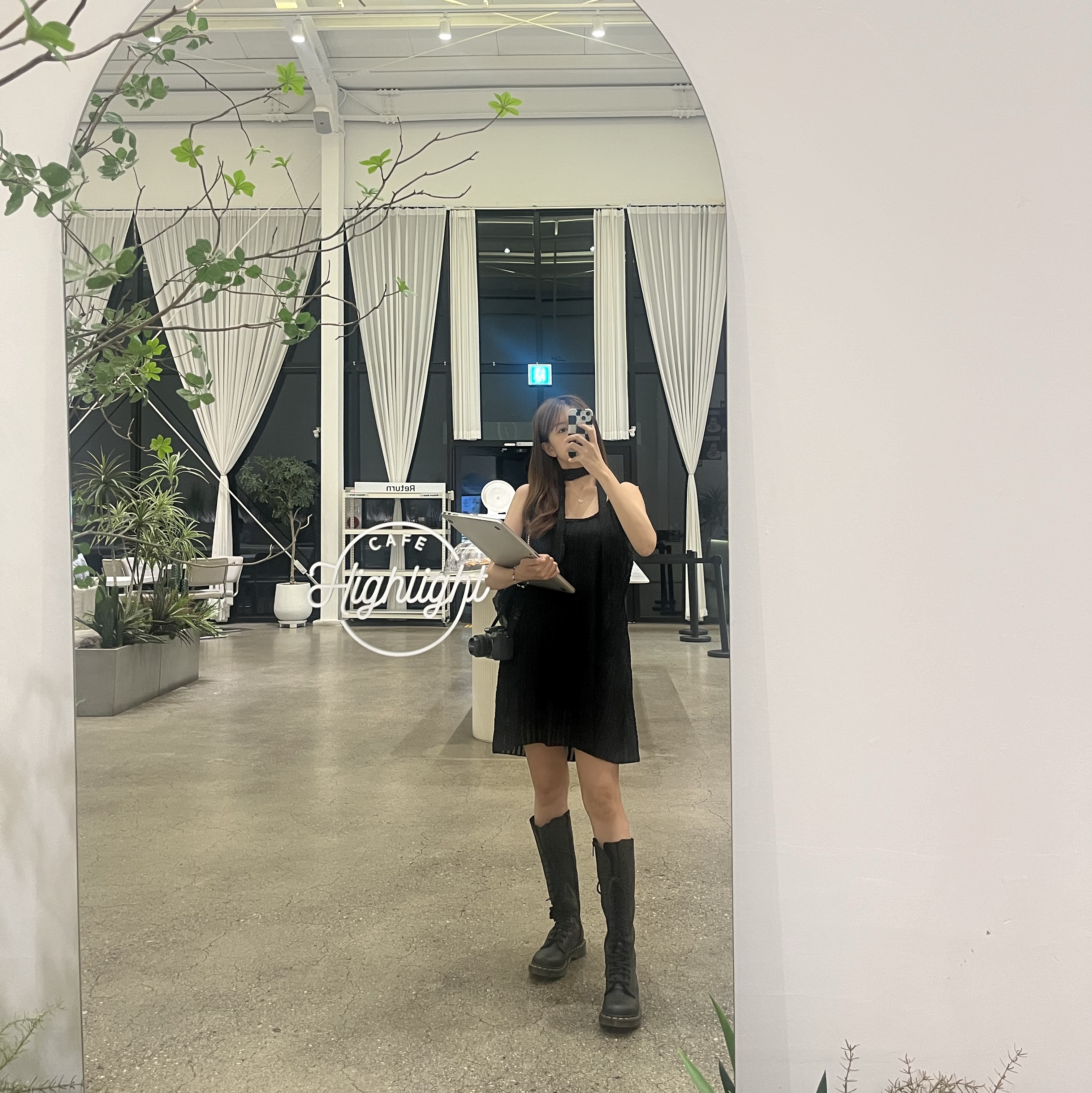 (W) Dr. Martens 1B60 Boots Black 착용 스타일