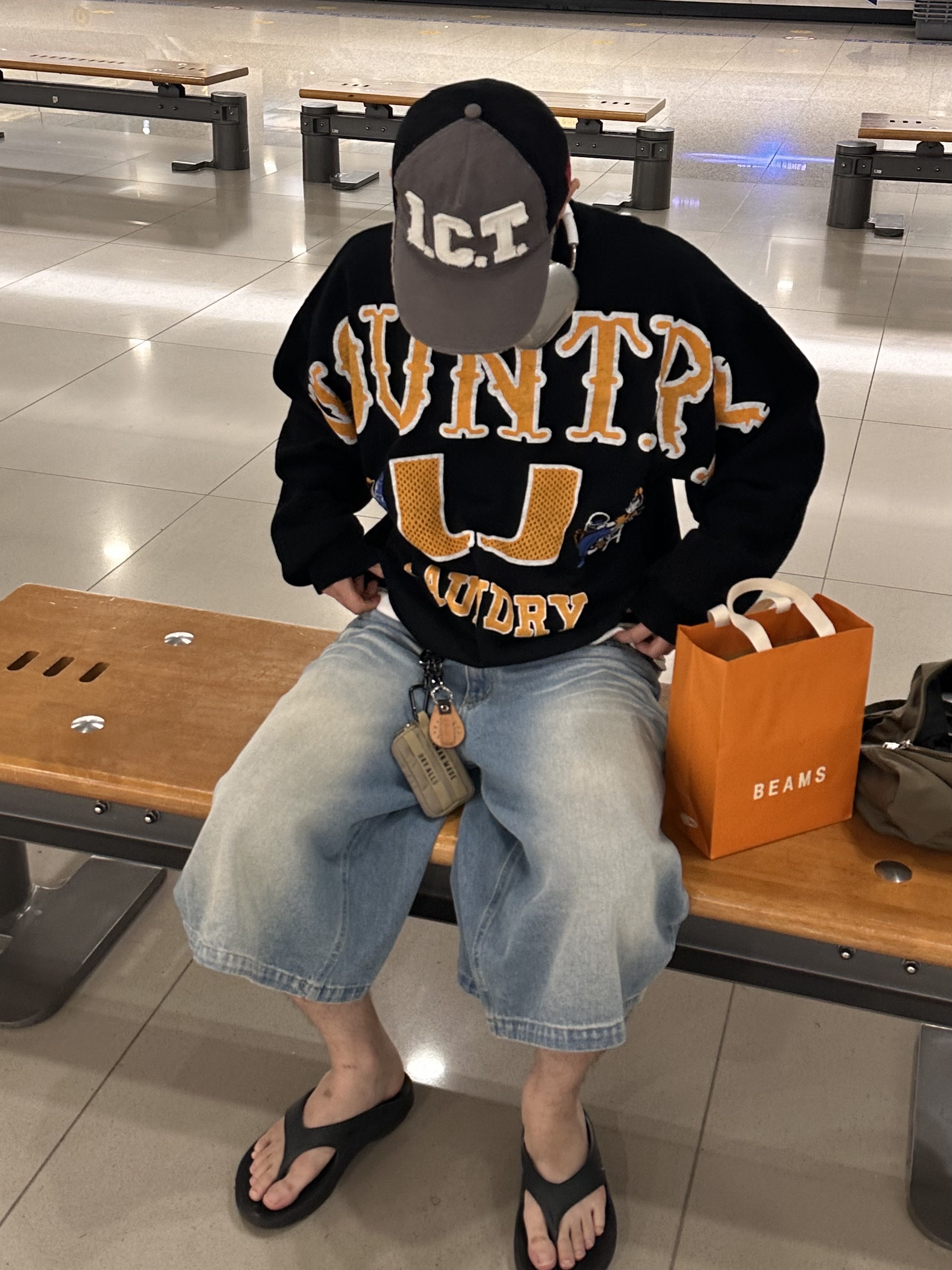 Kapital 30 Fleece Big Sweatshirt Black, Oofos OOriginal Black 착용 스타일