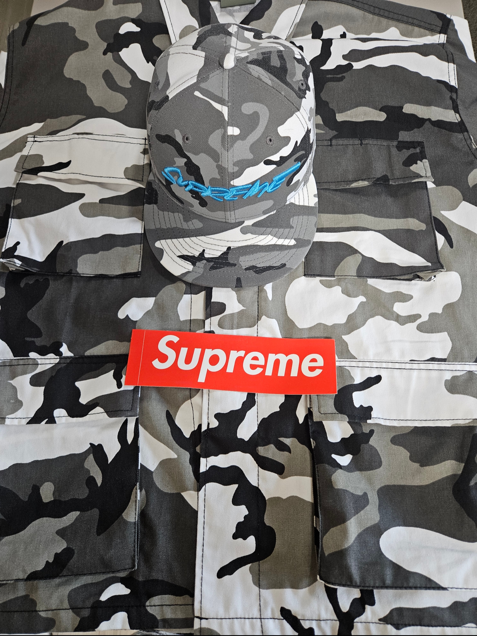 Supreme x Futura x New Era Snow Camo - 24SS 착용 스타일 - 1