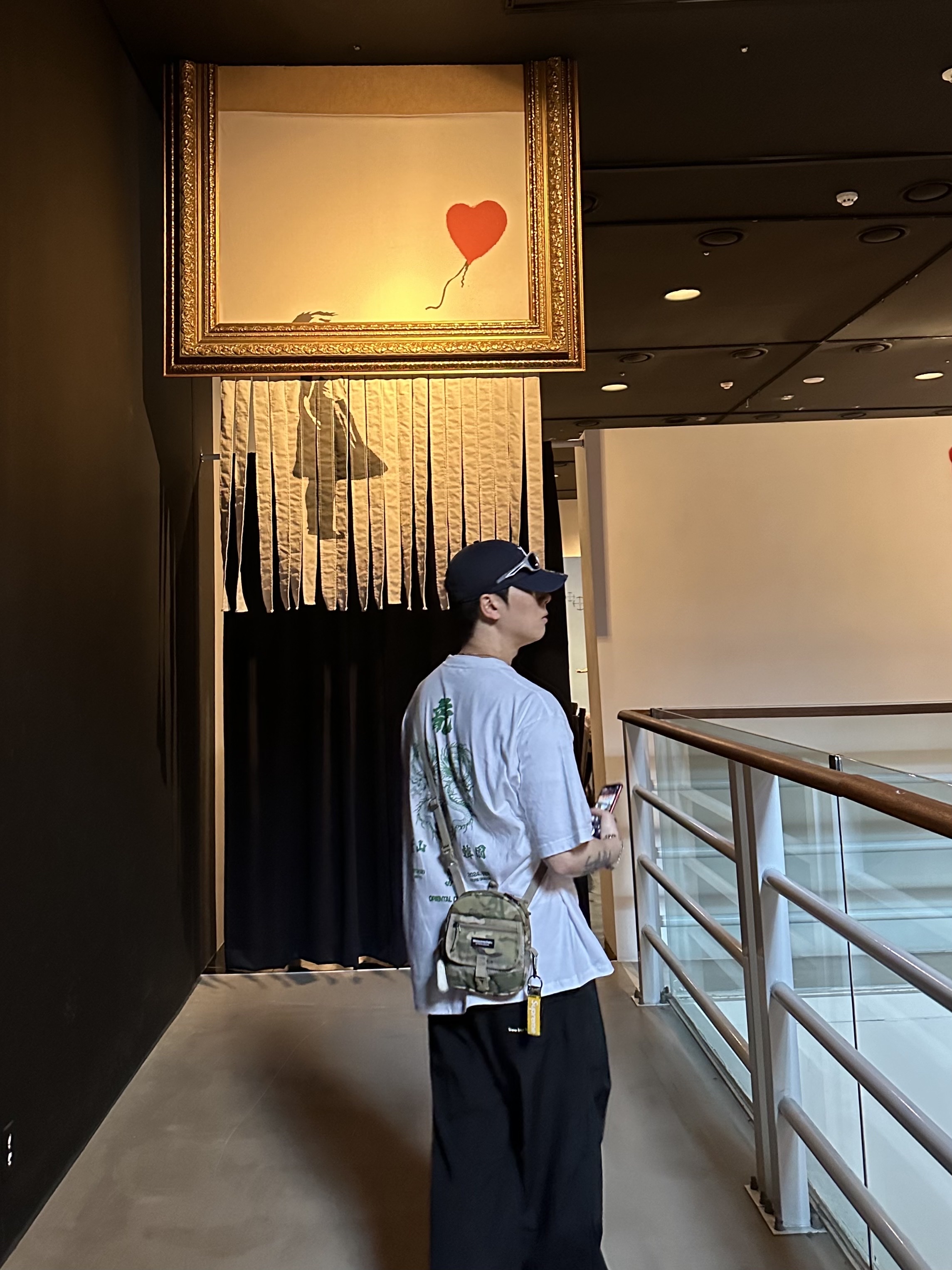 Supreme Webbing Keychain Yellow Camo - 23SS, Casetify x IAB Studio Single White Logo AirPods Pro Case Clear 착용 스타일