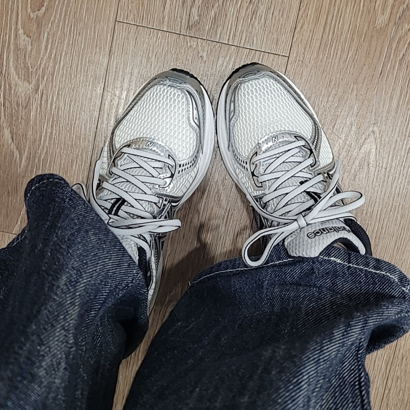 New Balance 860v2 White Black 착용 스타일