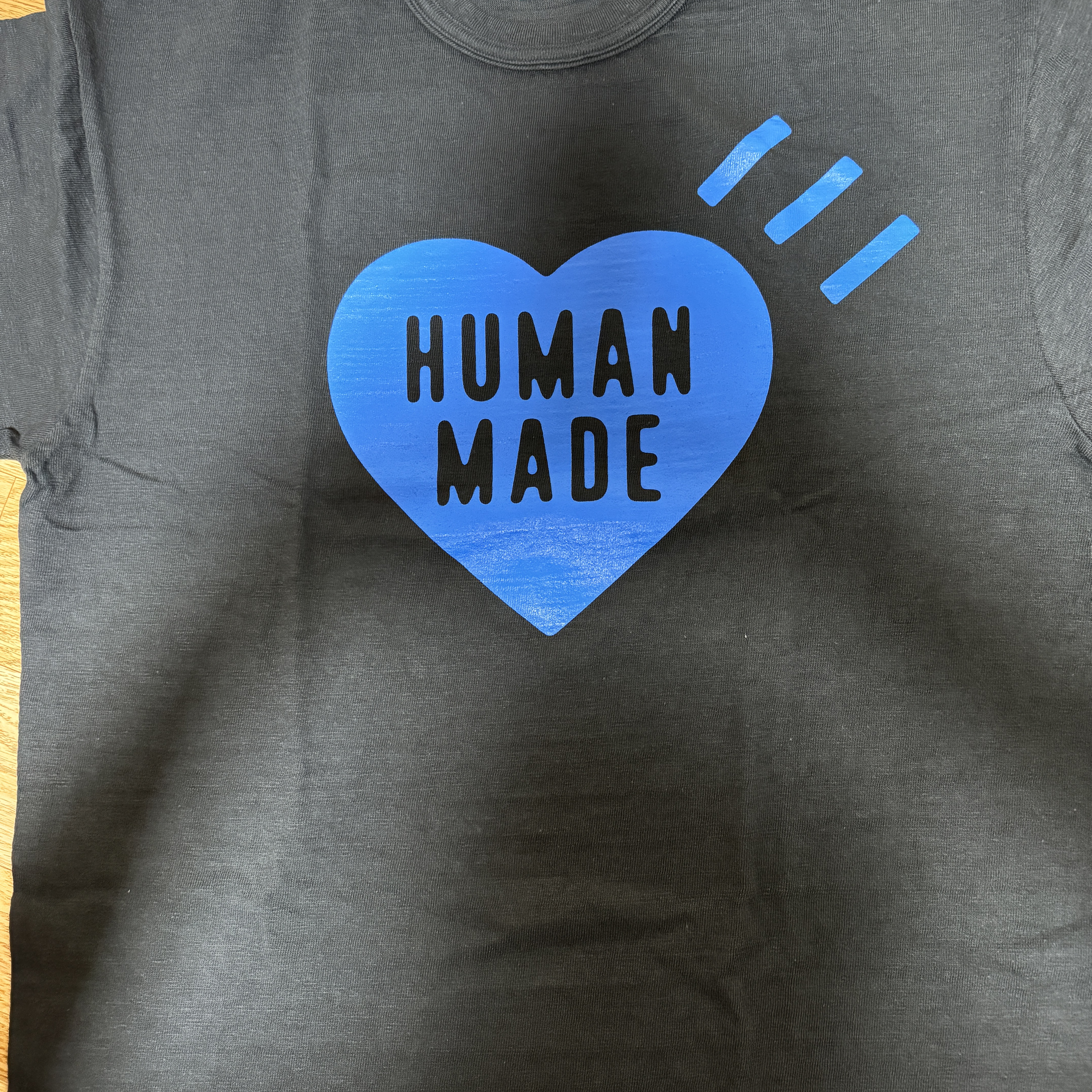 Human Made Heart T-Shirt Black Blue - Offline Store Exclusive 착용 스타일 - 1
