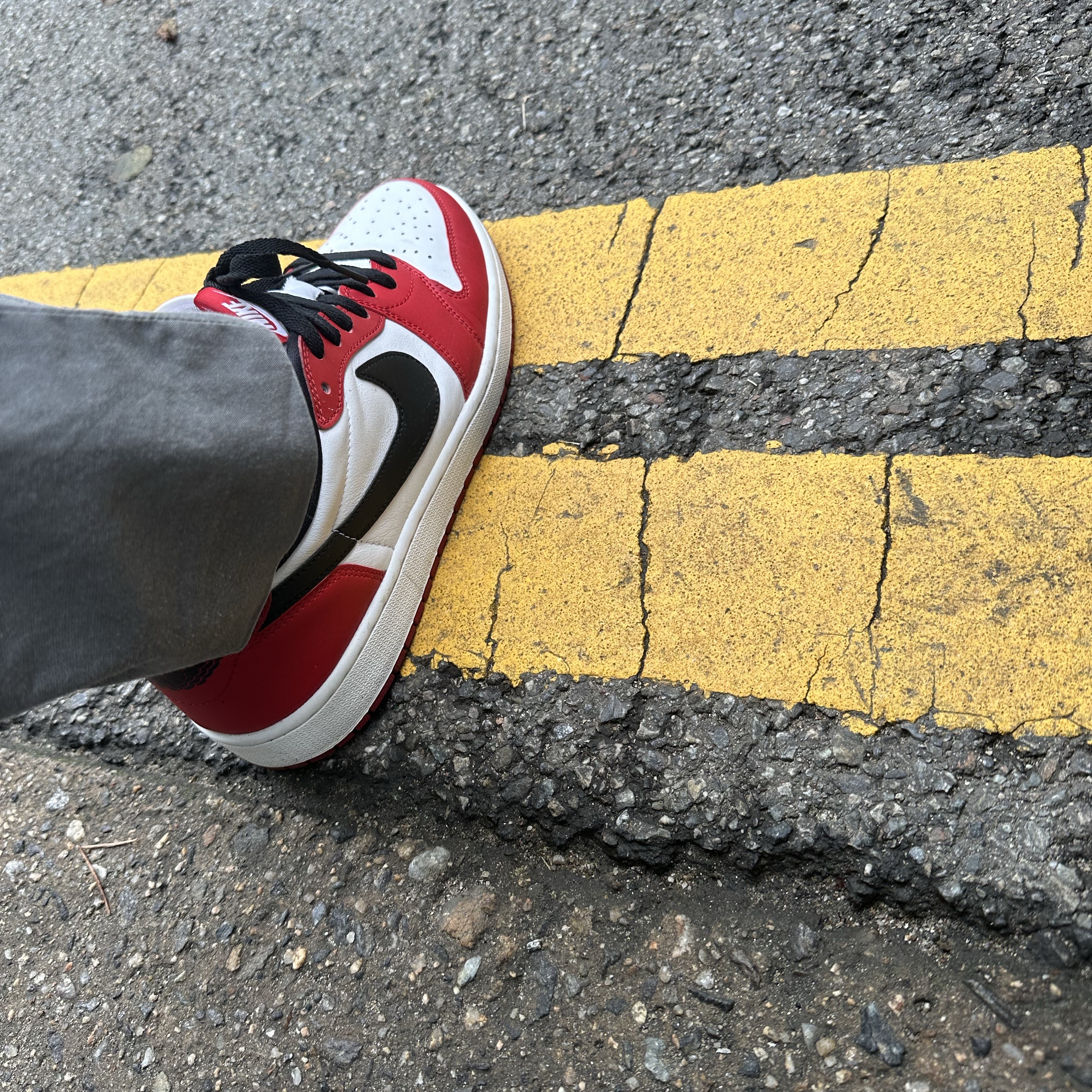 Jordan 1 Retro Low OG Chicago 2016 착용 스타일 - 3