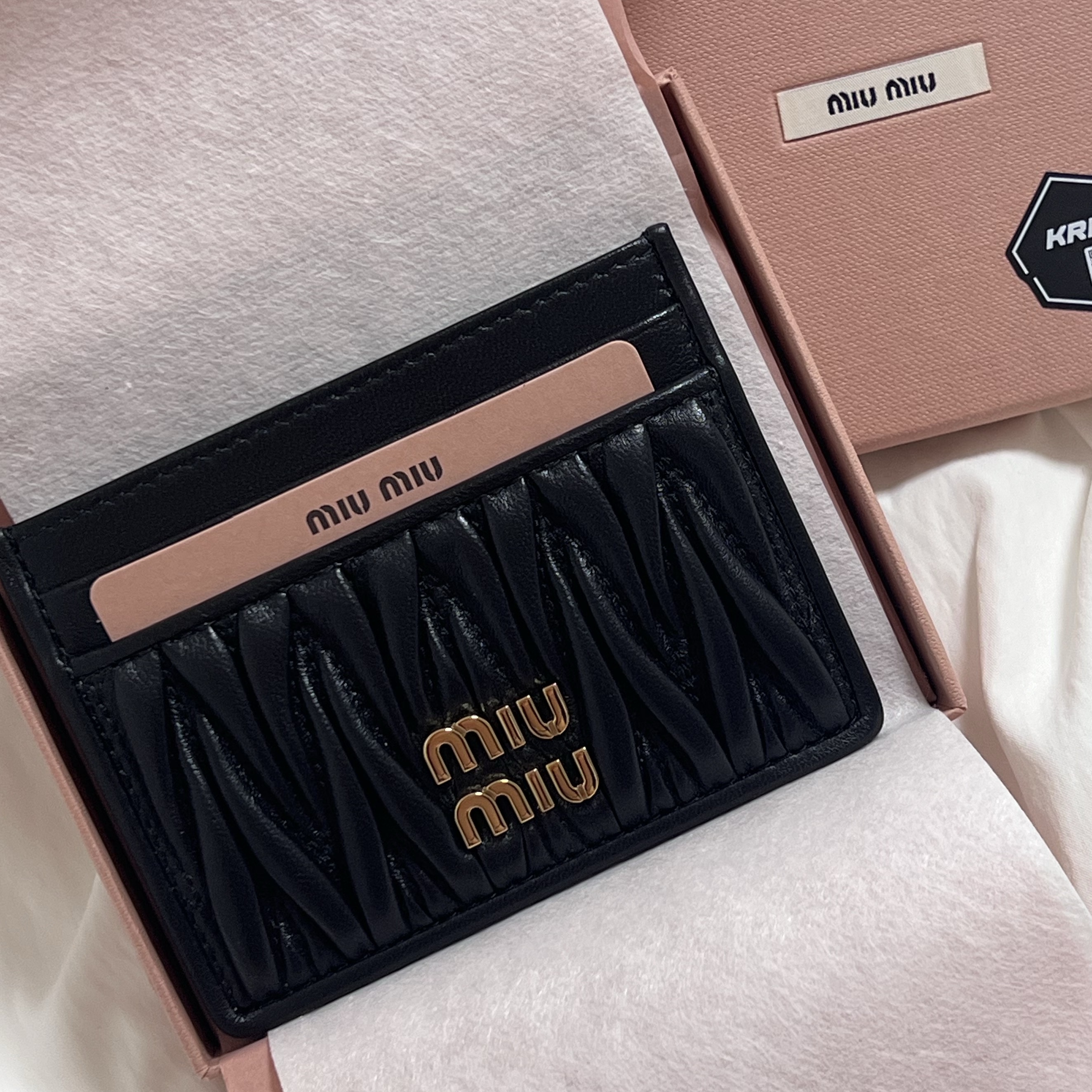 Miu Miu Matelasse Nappa Leather Card Holder Black 착용 스타일