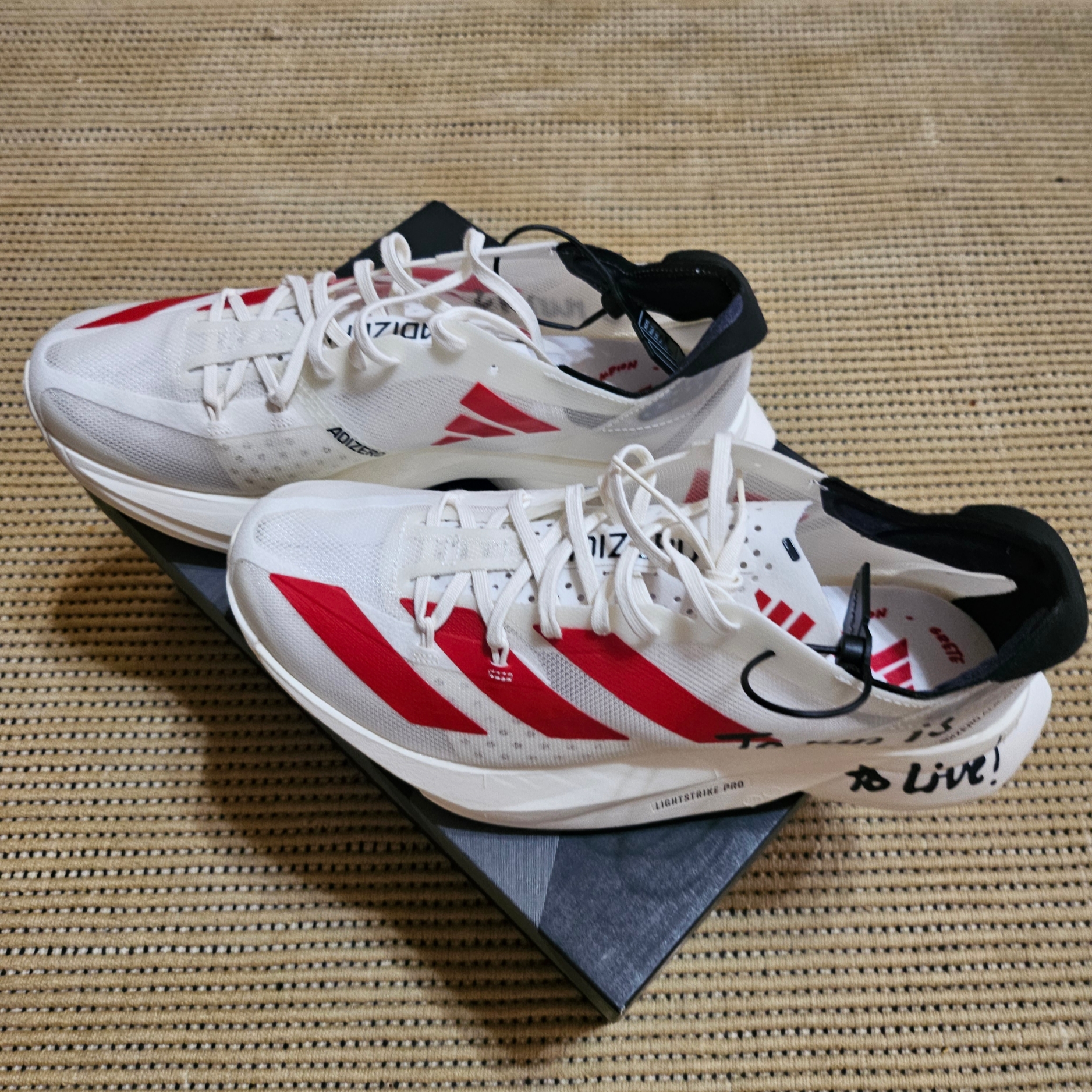 Adidas Adizero Adios Pro 3 Off White Better Scarlet 착용 스타일 - 1