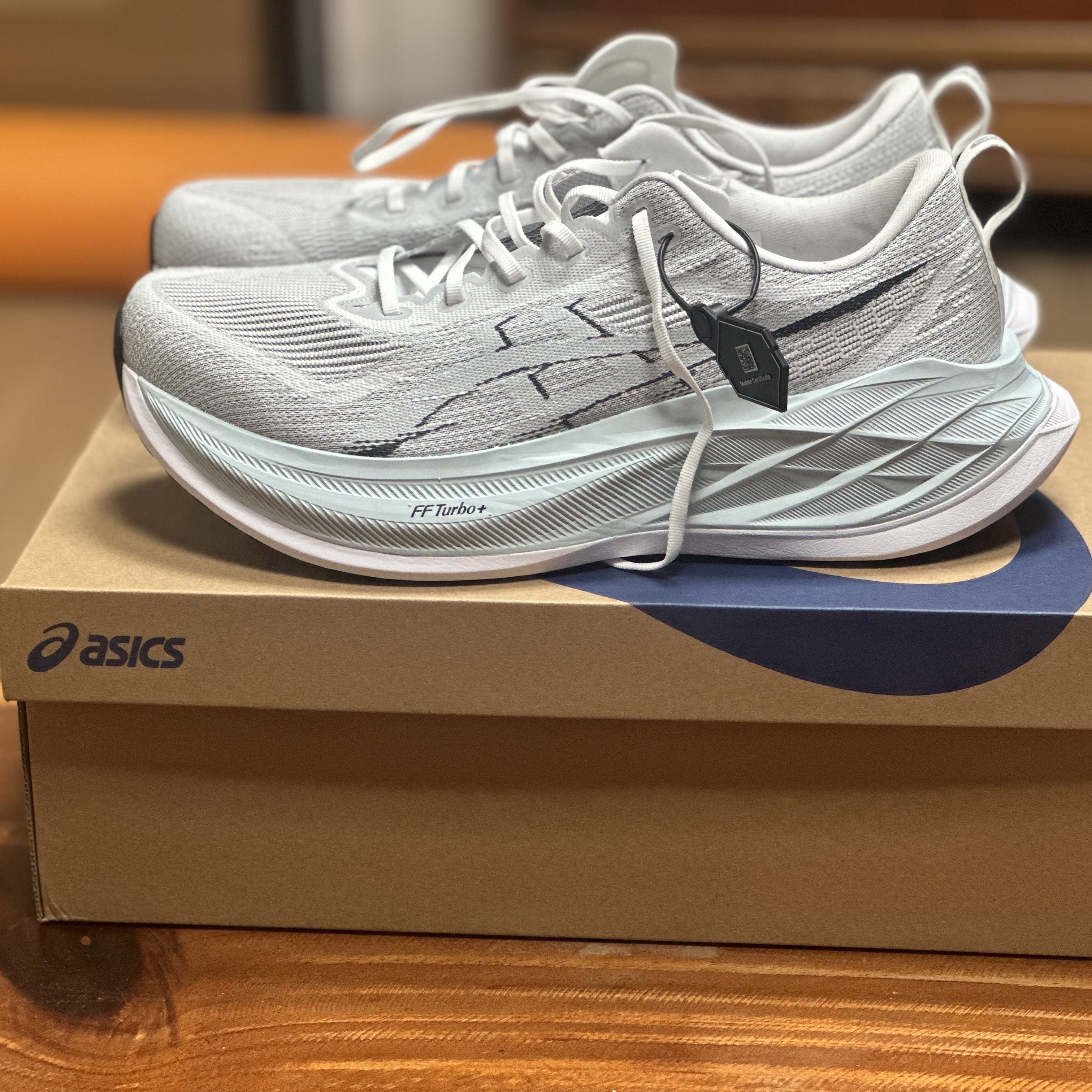 Asics Superblast 2 White Cool Grey 착용 스타일
