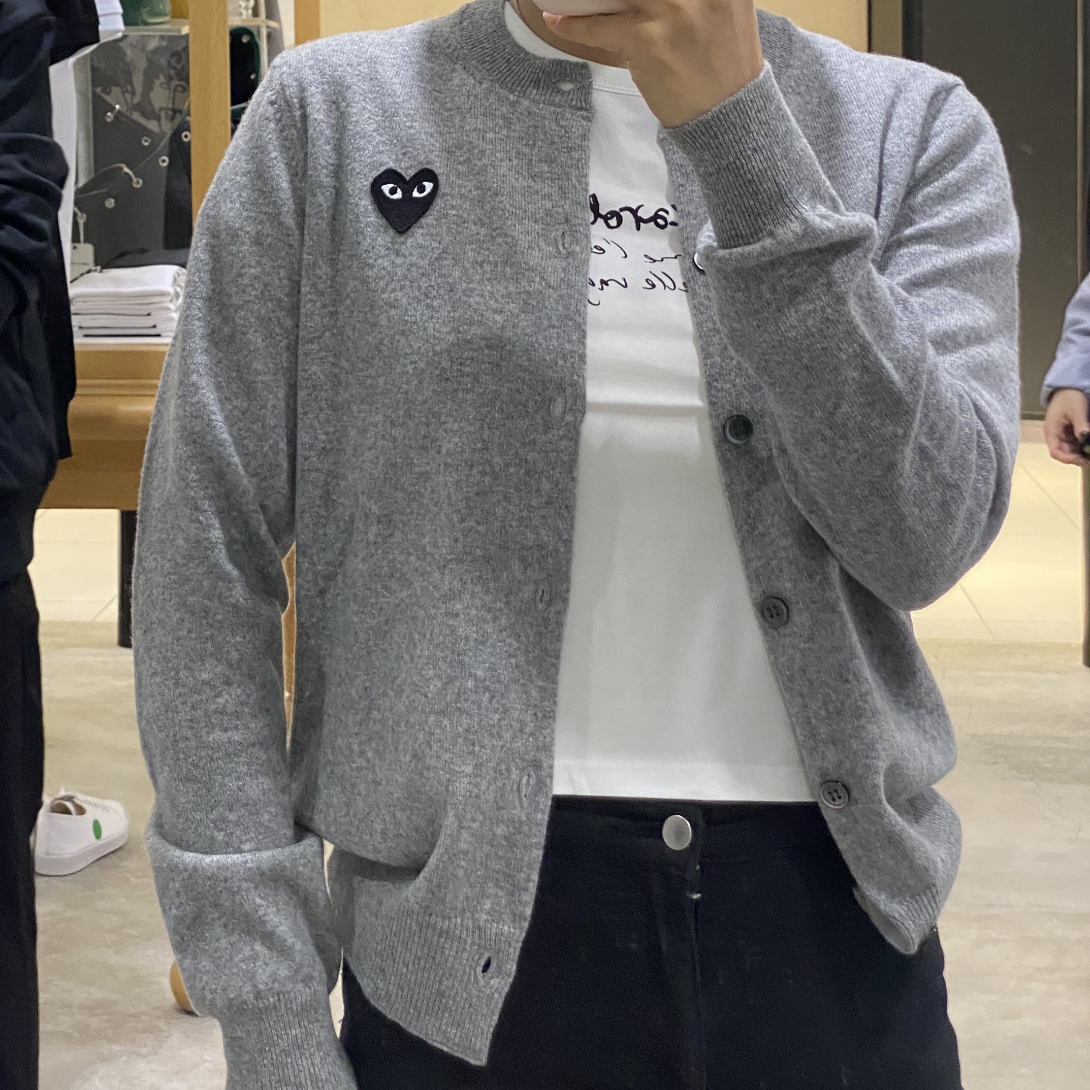 Play Comme des Garcons Black Heart Knit Cardigan Grey 착용 스타일