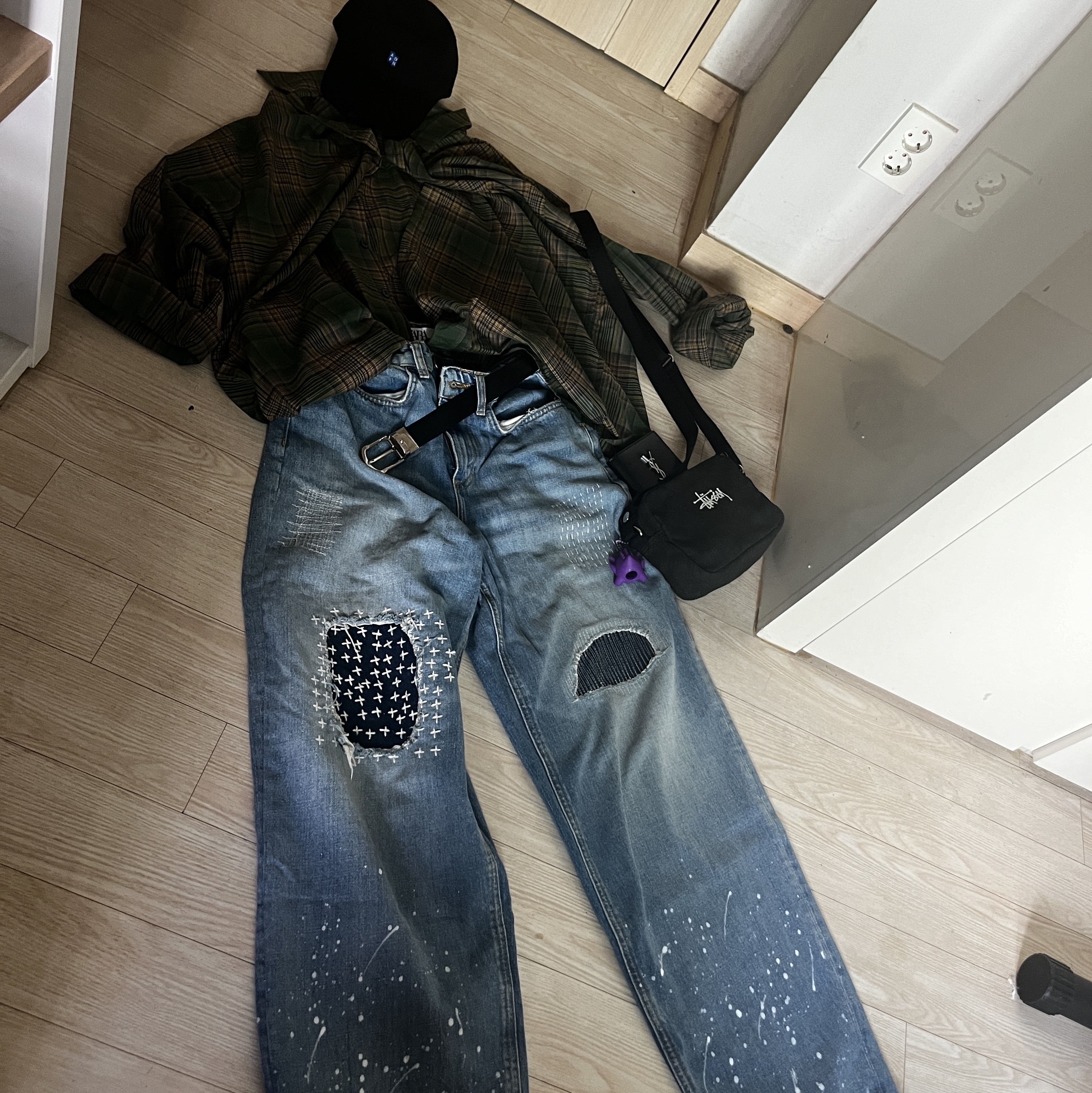 Zara x Ader Error Patchwork Jeans Blue, Stussy Canvas Side Pouch Washed Black 착용 스타일