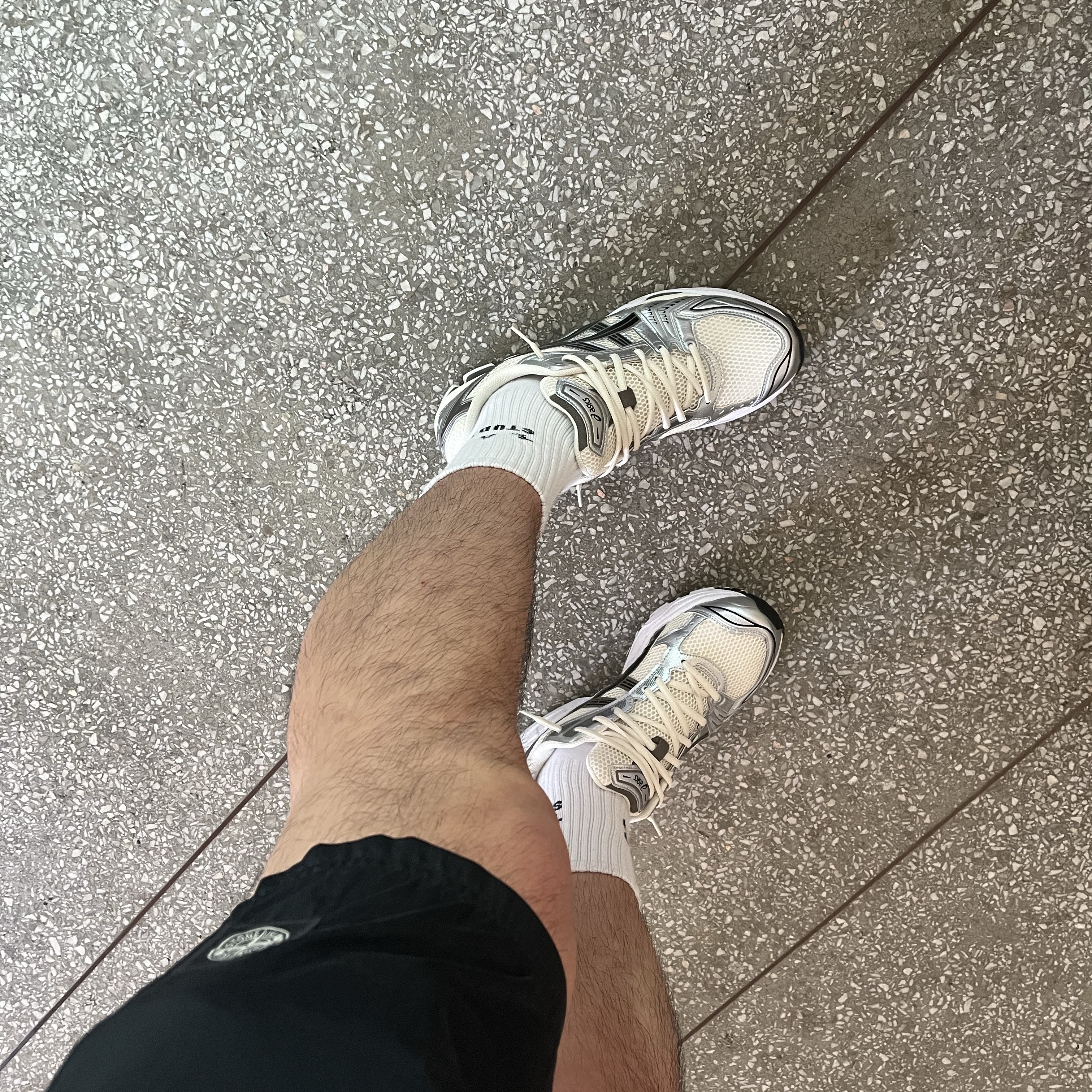 Asics Gel-Kayano 14 Cream Black 착용 스타일