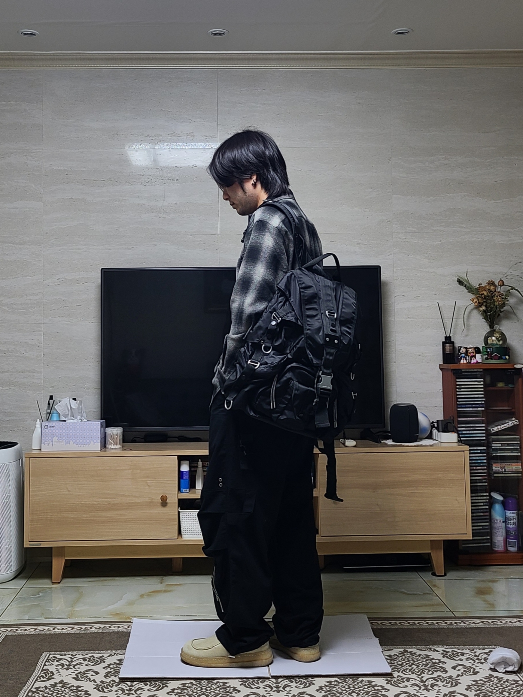 Flavorism Ripstop Parachute Cargo Pants Black, [KREAM 단독] ADSB Andersson Bell Unisex Technical Small Berlin Backpack Black 착용 스타일 - 1