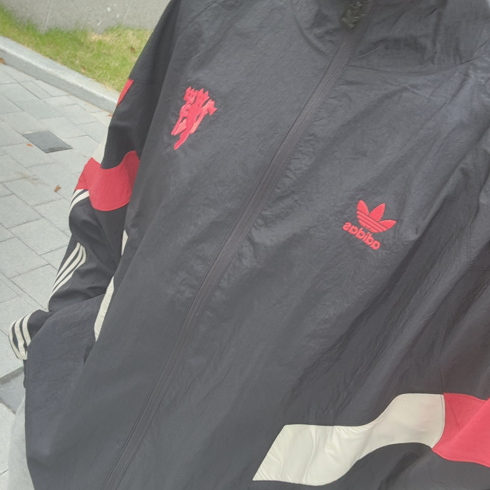 Adidas Manchester United Originals Track Top Black Red - KR Sizing 착용 스타일
