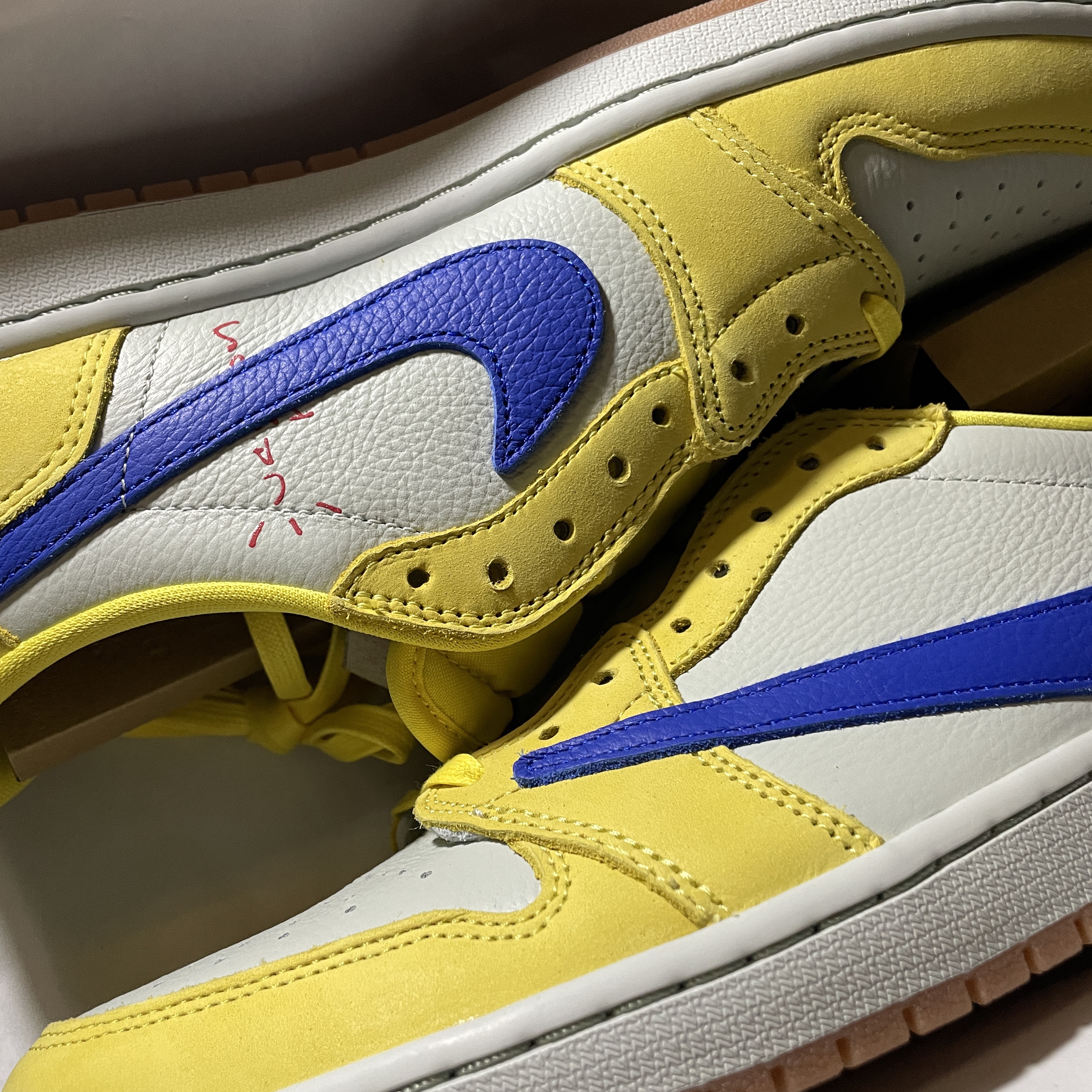 (W) Jordan 1 x Travis Scott Retro Low OG SP Canary 착용 스타일