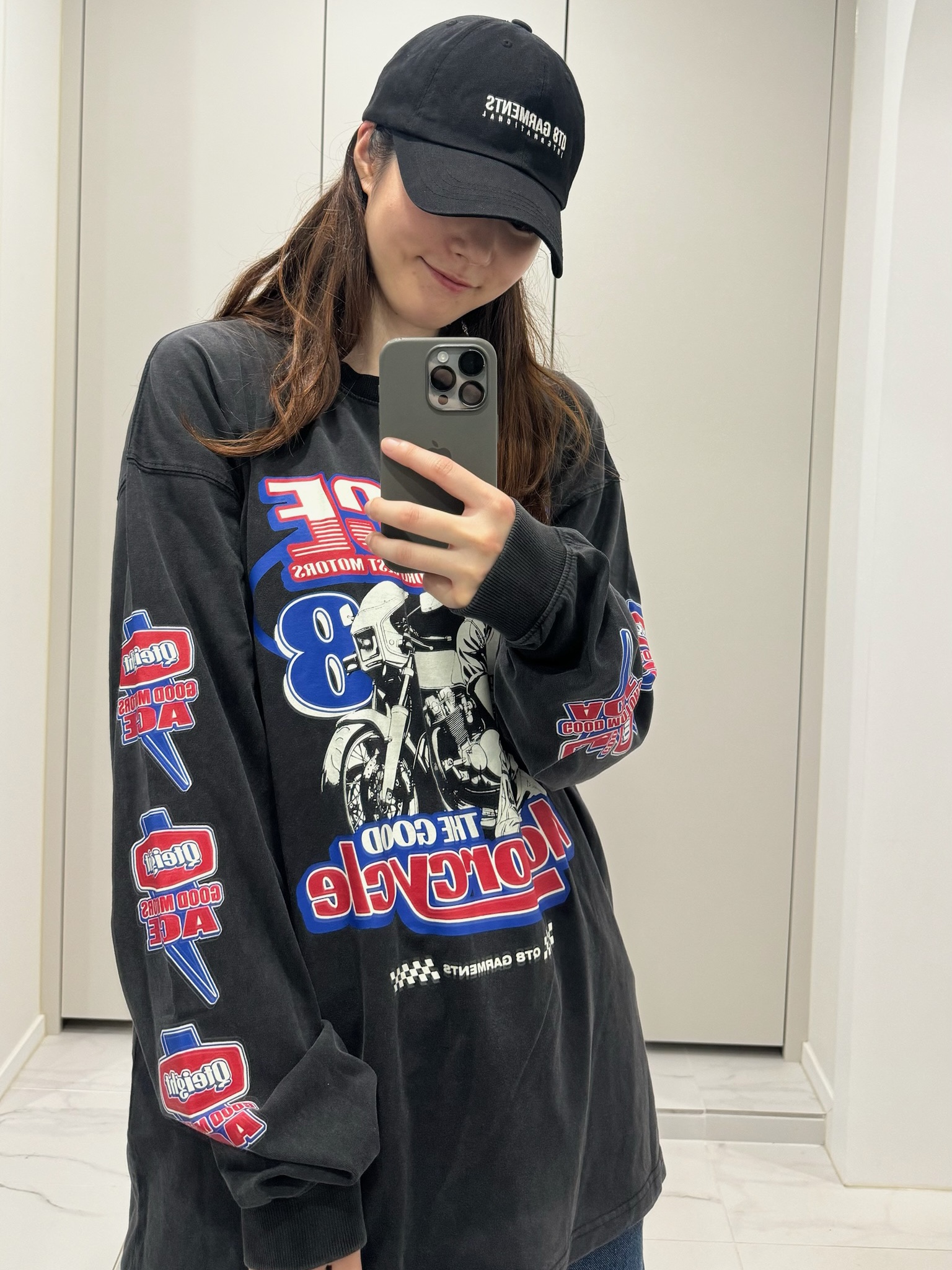 QT8 GARMENTS TL Ace Motors SP Washed Long Sleeve Black, QT8 GARMENTS BN I.T Logo Ball Cap Black 착용 스타일 - 2