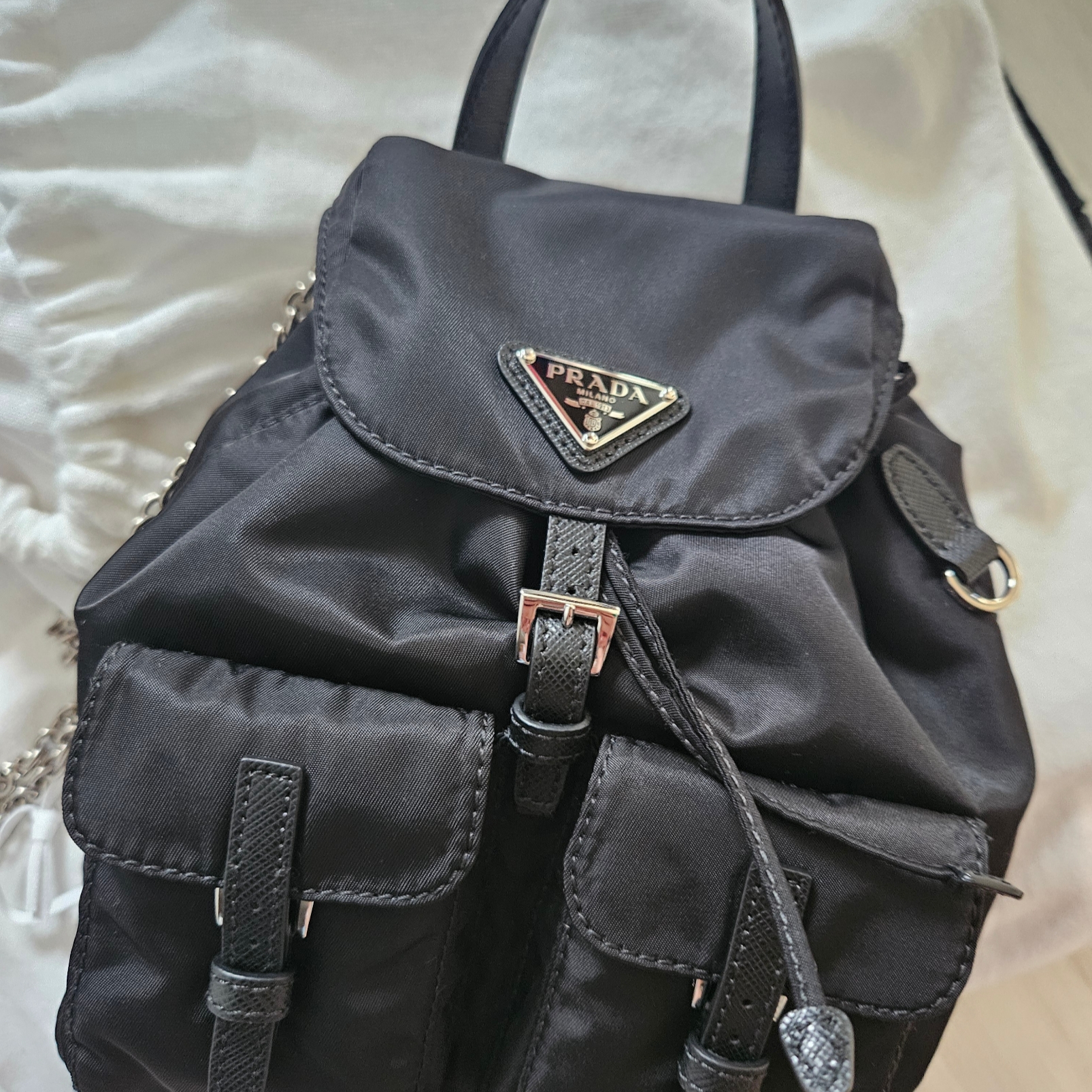 Prada Re-Nylon Mini Backpack Black 착용 스타일