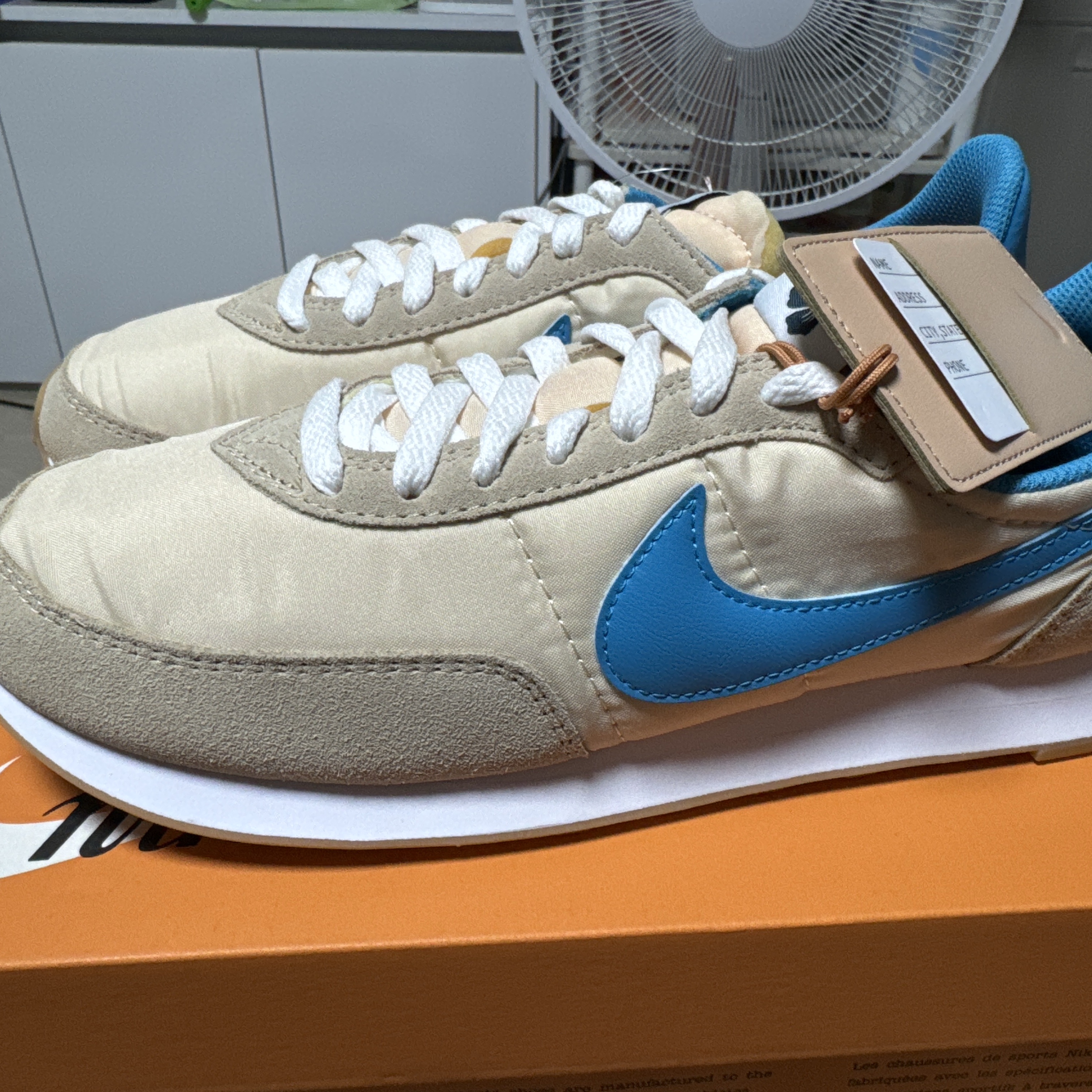 Nike Waffle Trainer 2 Pearl White Laser Blue 착용 스타일 - 1