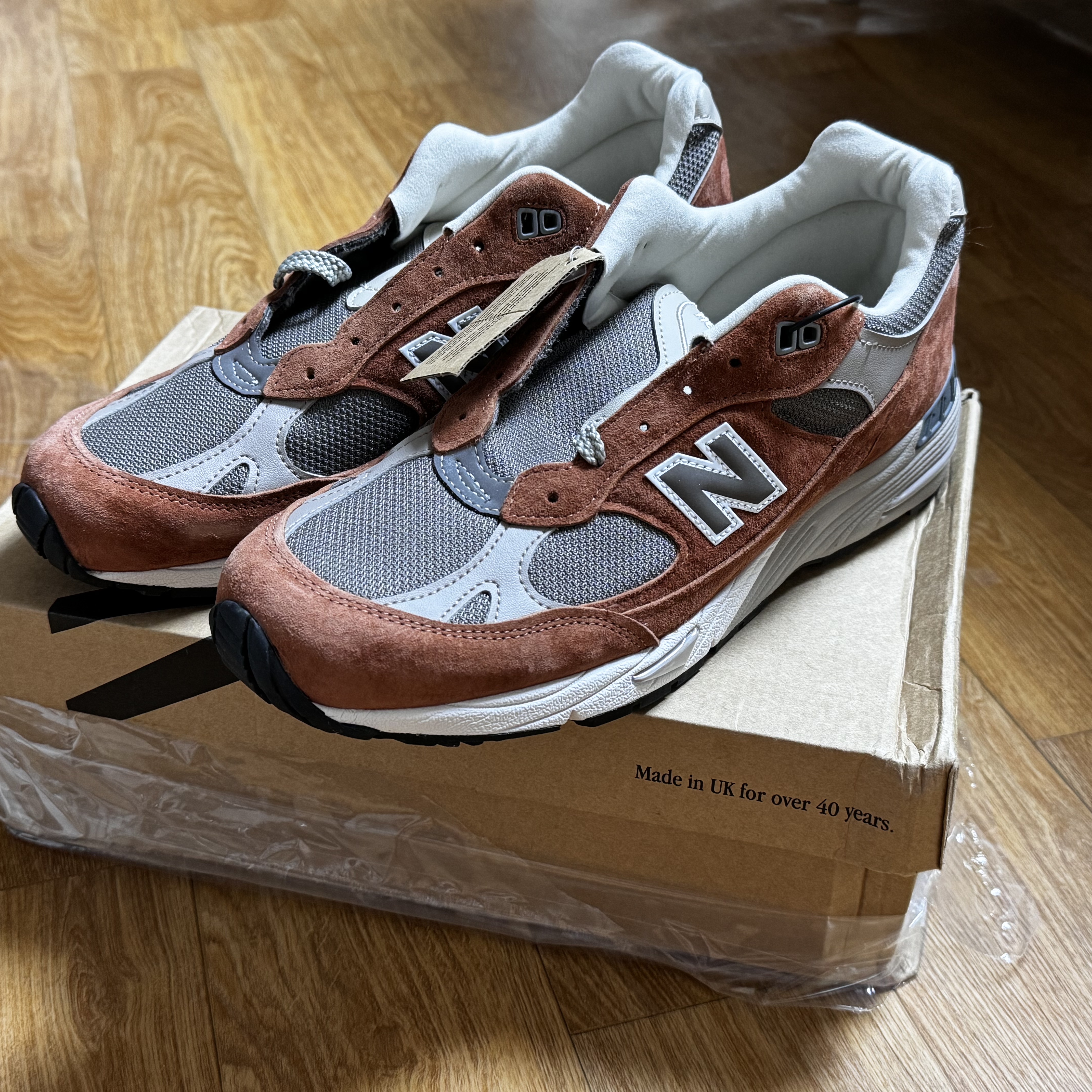 New Balance 991 Made in UK Sequoia Falcon 착용 스타일 - 1
