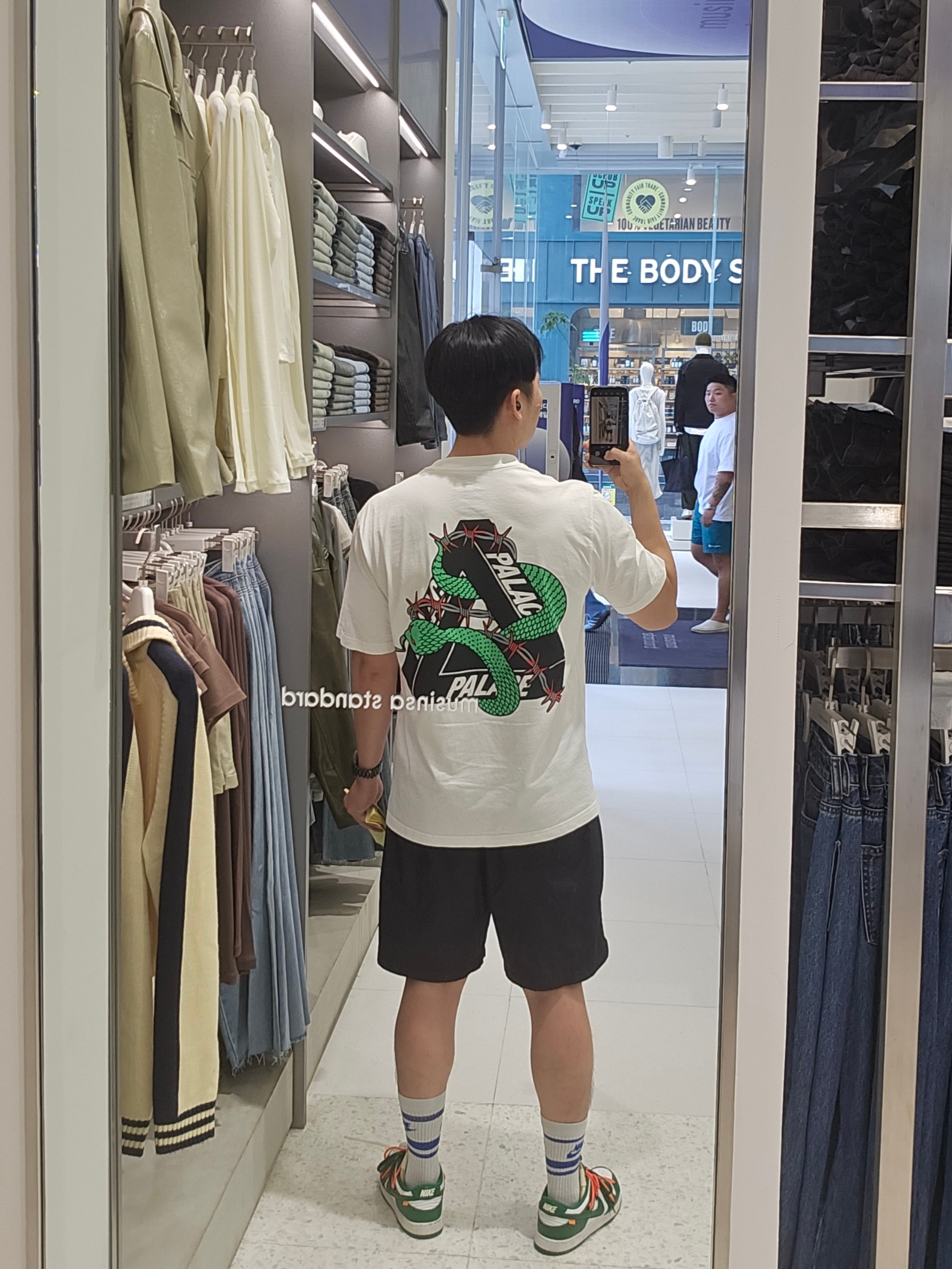Nike x Off-White Dunk Low Pine Green, Palace Hesh Mit Fresh T-Shirt White - 20SS 착용 스타일