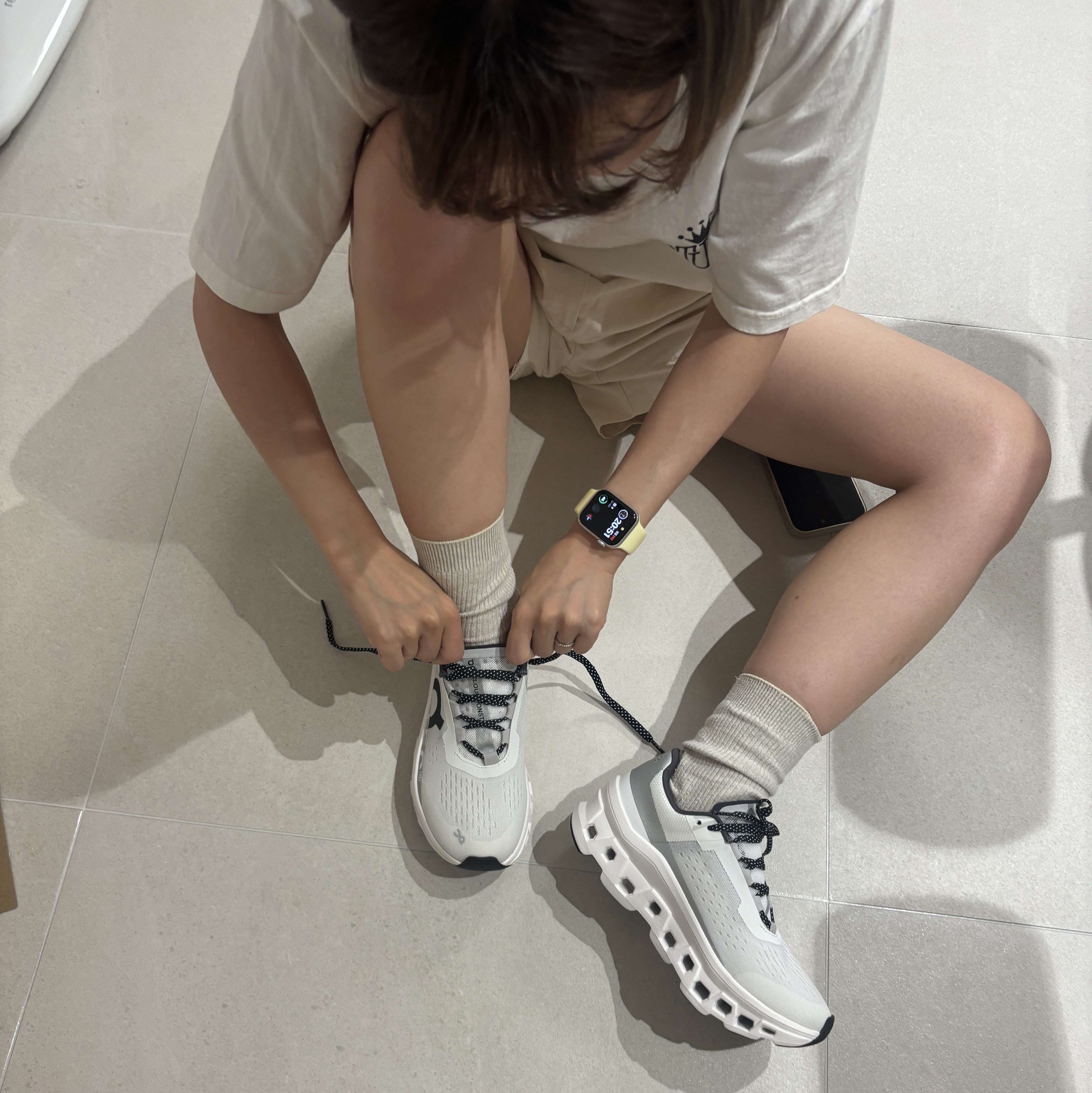 On Running Cloudmonster All White 착용 스타일
