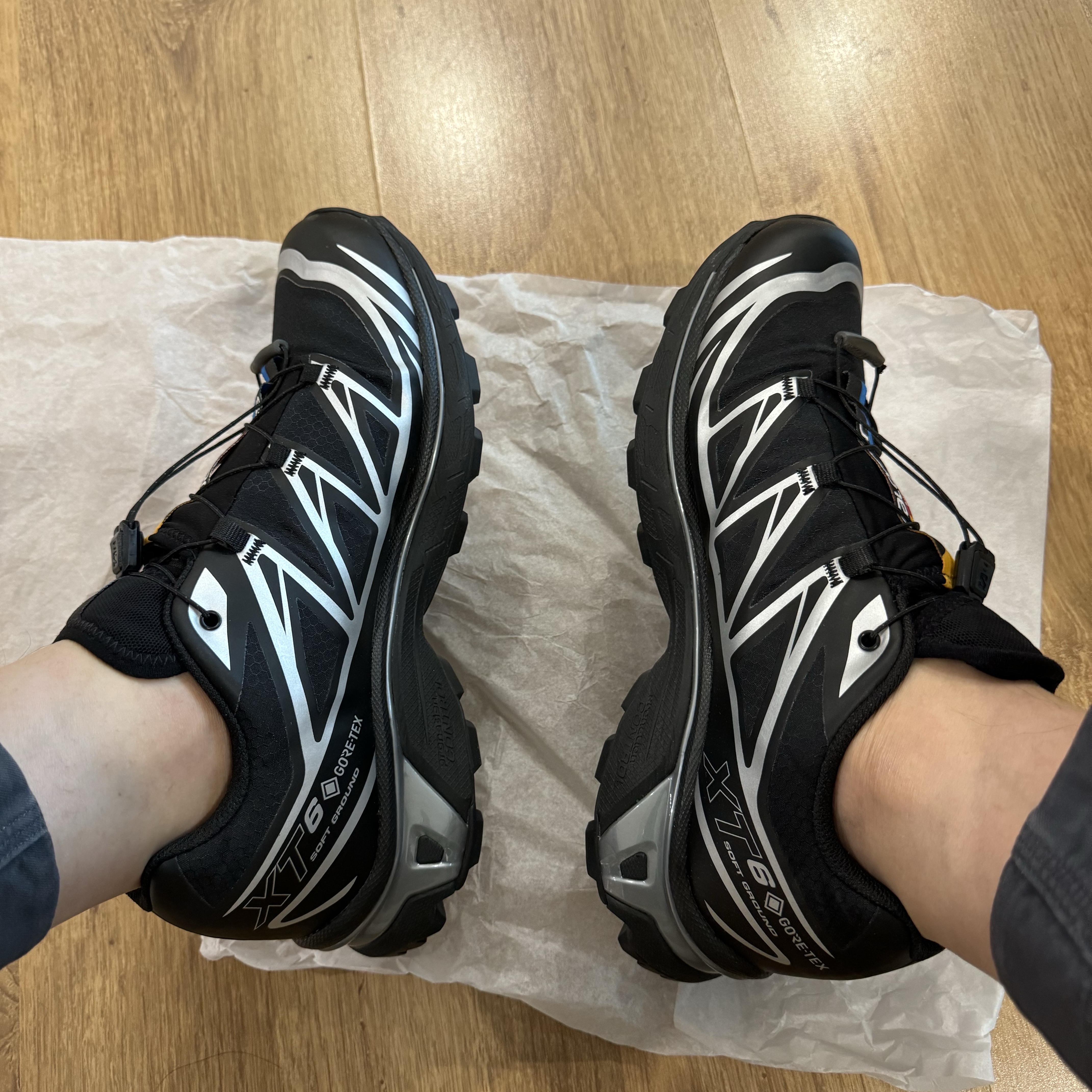 Salomon XT-6 GTX Black Silver 착용 스타일