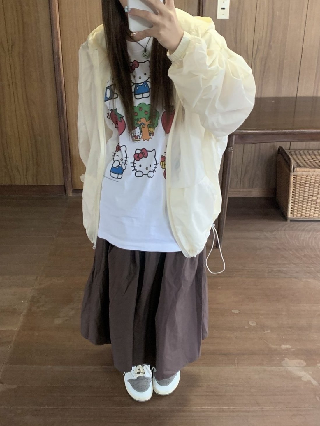 Jordan 1 x Travis Scott Retro Low OG SP Sail and Ridgerock 착용 스타일