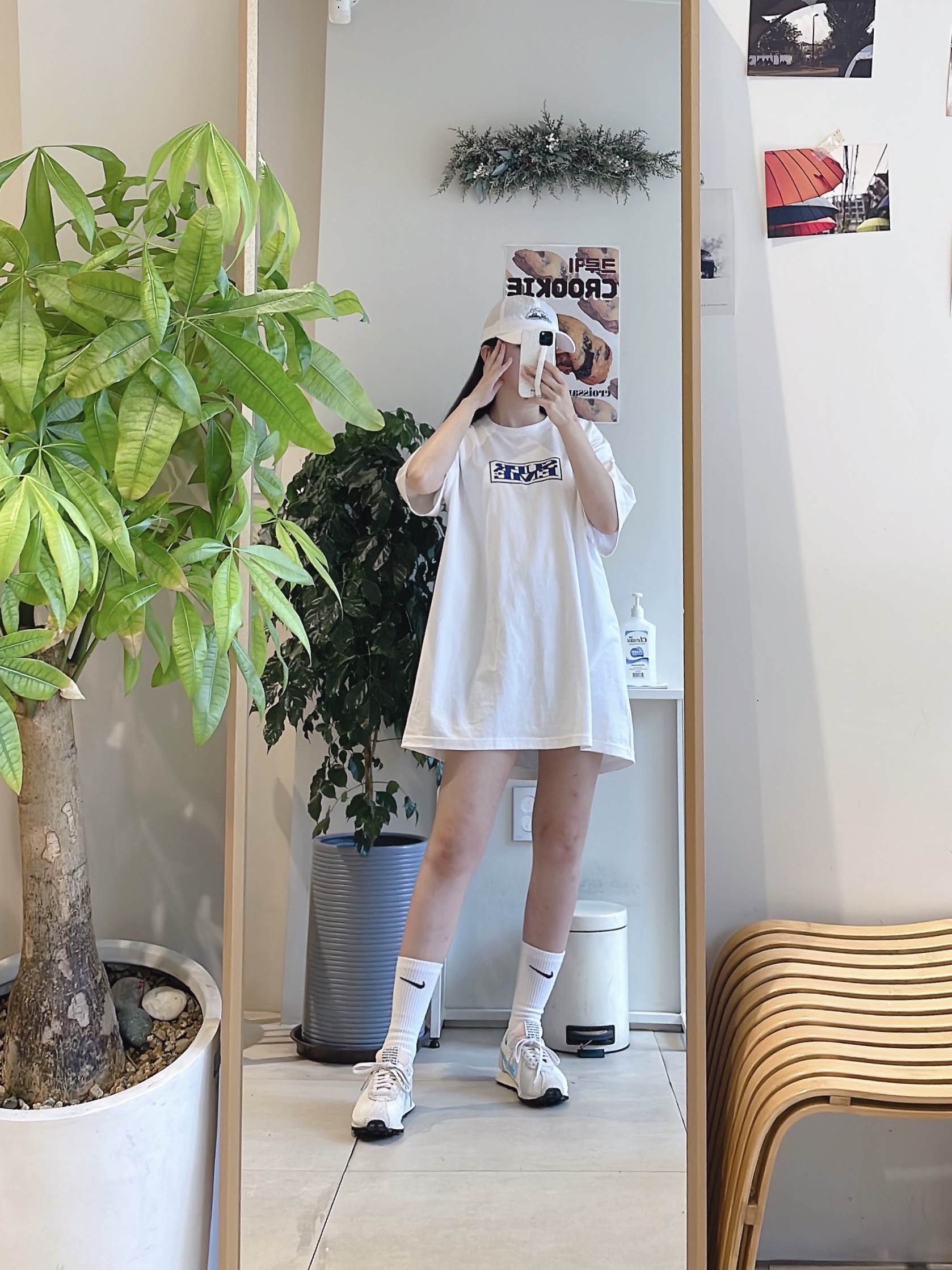 Supreme Connect T-Shirt White - 24FW, Nike x Stussy LD-1000 SP Phantom Aquarius Blue 착용 스타일
