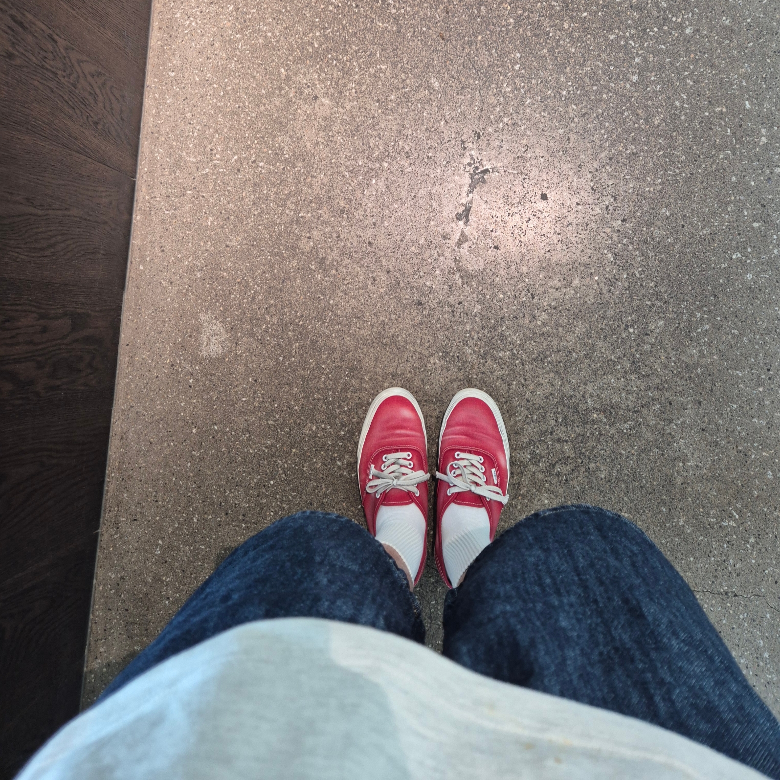 Vans Authentic Wave Washed Red 착용 스타일