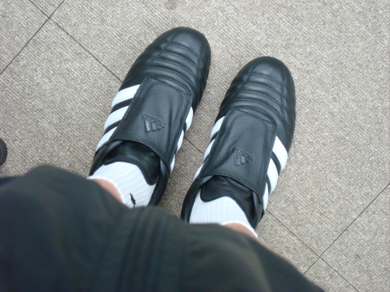 (W) Adidas Taekwondo Core Black Cloud White 착용 스타일 - 1