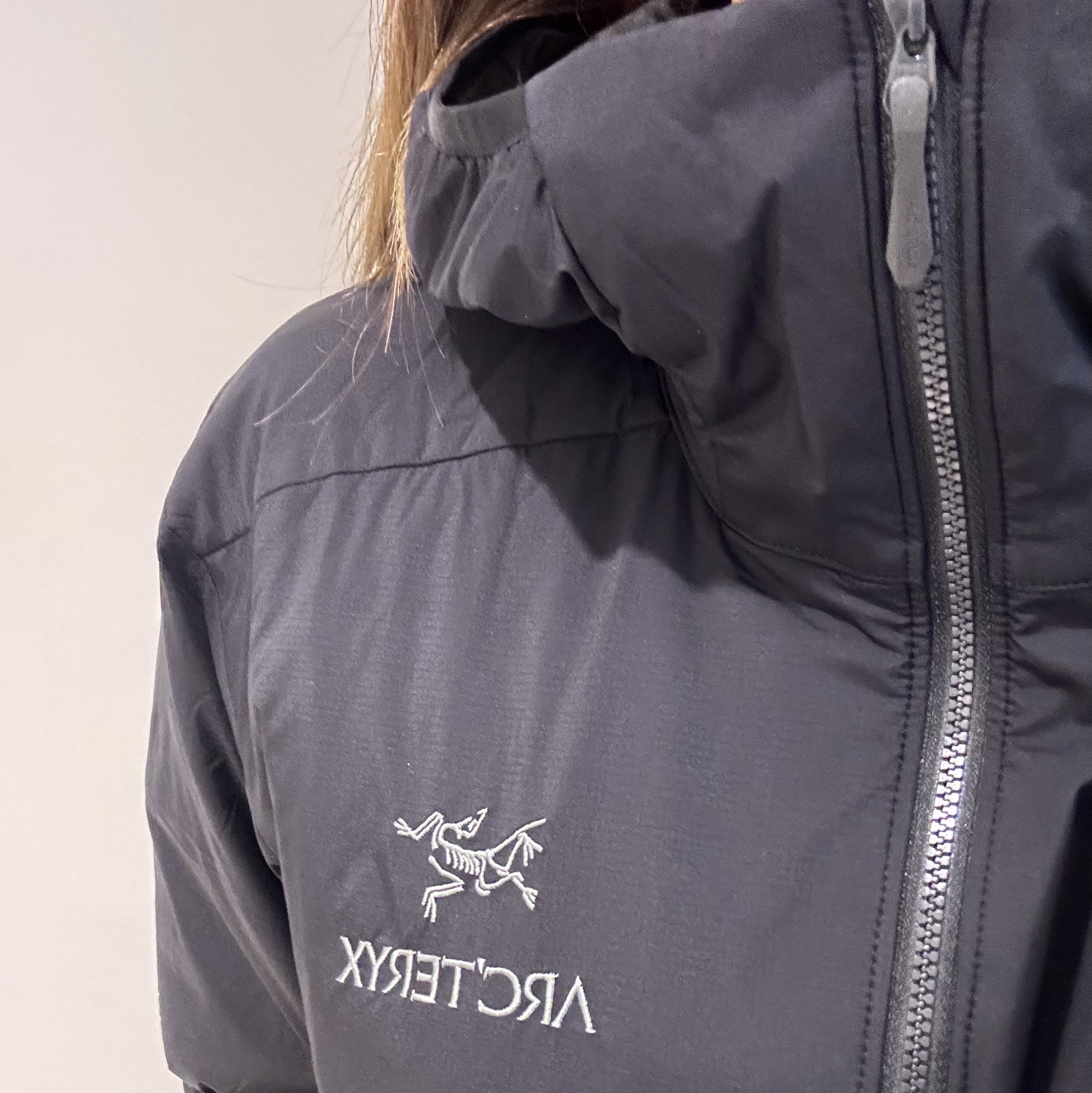 Arc'teryx Atom Hoody Black 착용 스타일