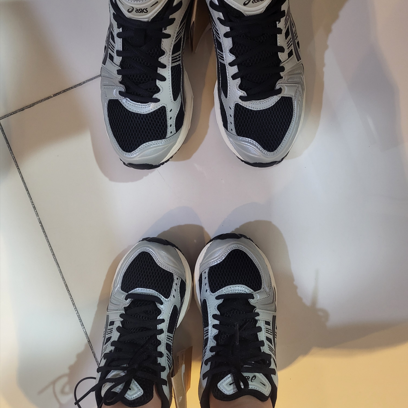 Asics Gel-Kayano 14 Black Seal Grey 착용 스타일