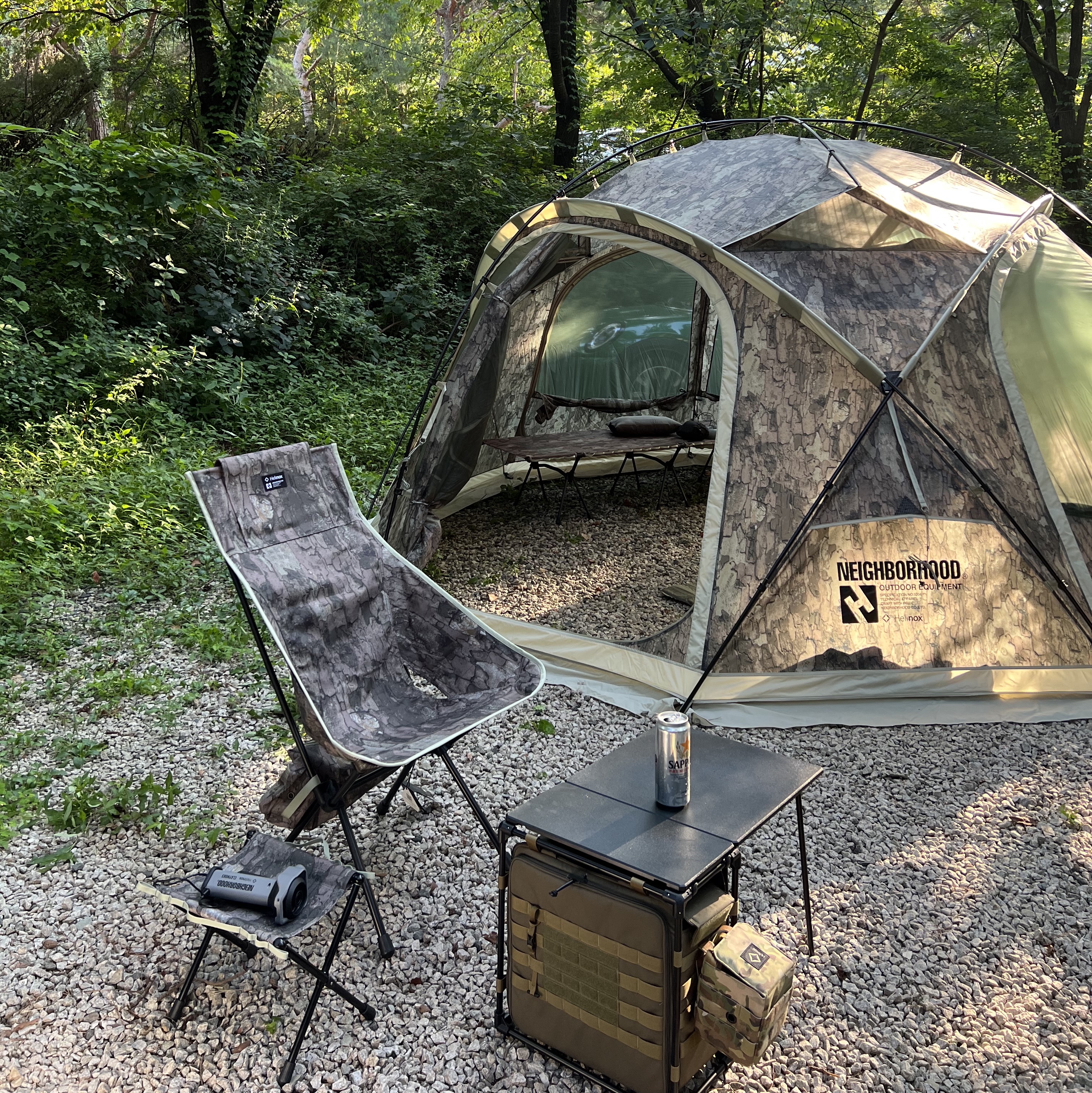 Helinox x Neighborhood Nonadome Camouflage, Helinox x Neighborhood Sunset Chair Camouflage 착용 스타일