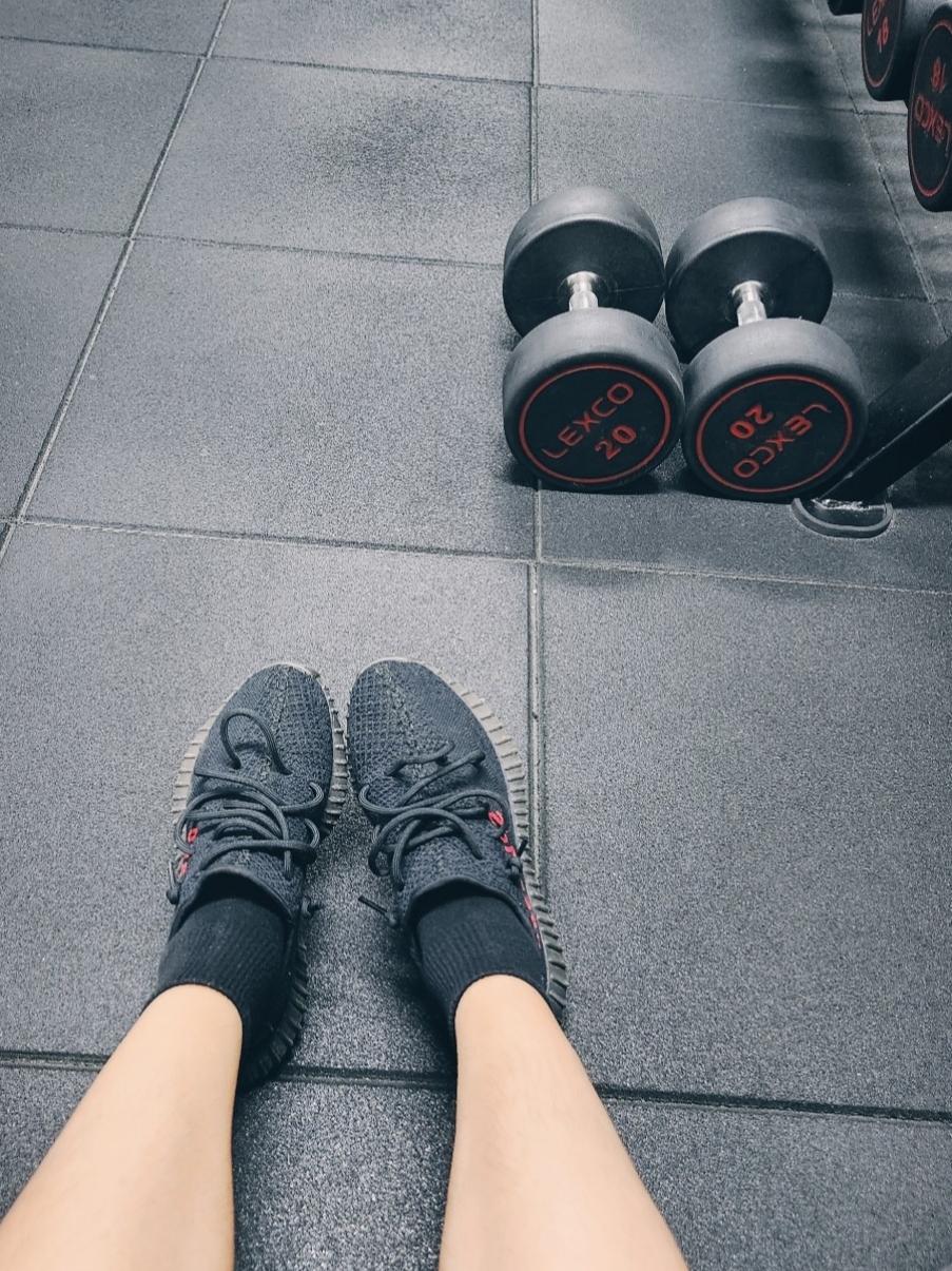 Adidas Yeezy Boost 350 V2 Black Red 2017 착용 스타일