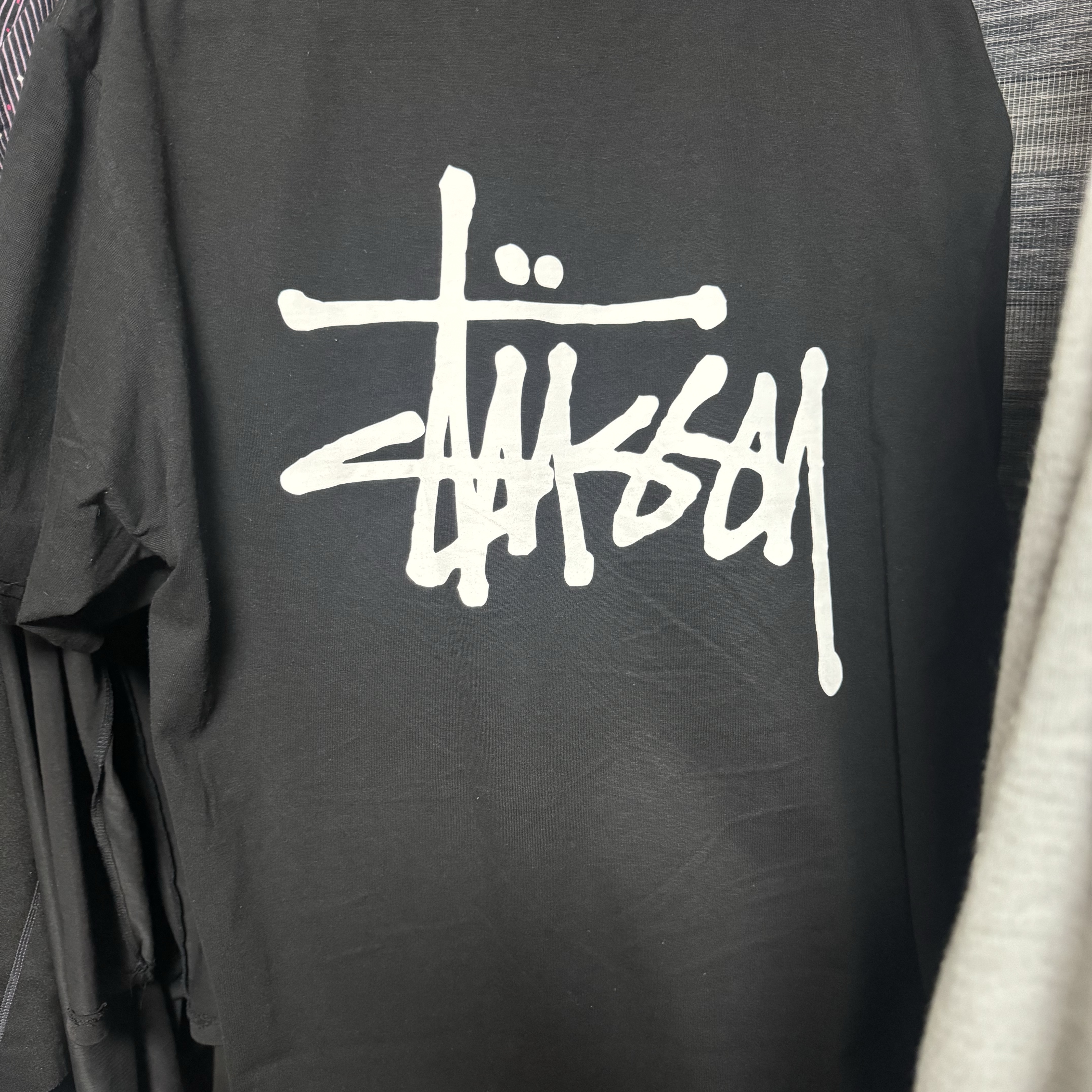 Stussy Basic Stussy T-Shirt Black 2024, 2025, Sony ULT WEAR Forest Gray (Sony Korea Ver.) 착용 스타일 - 2