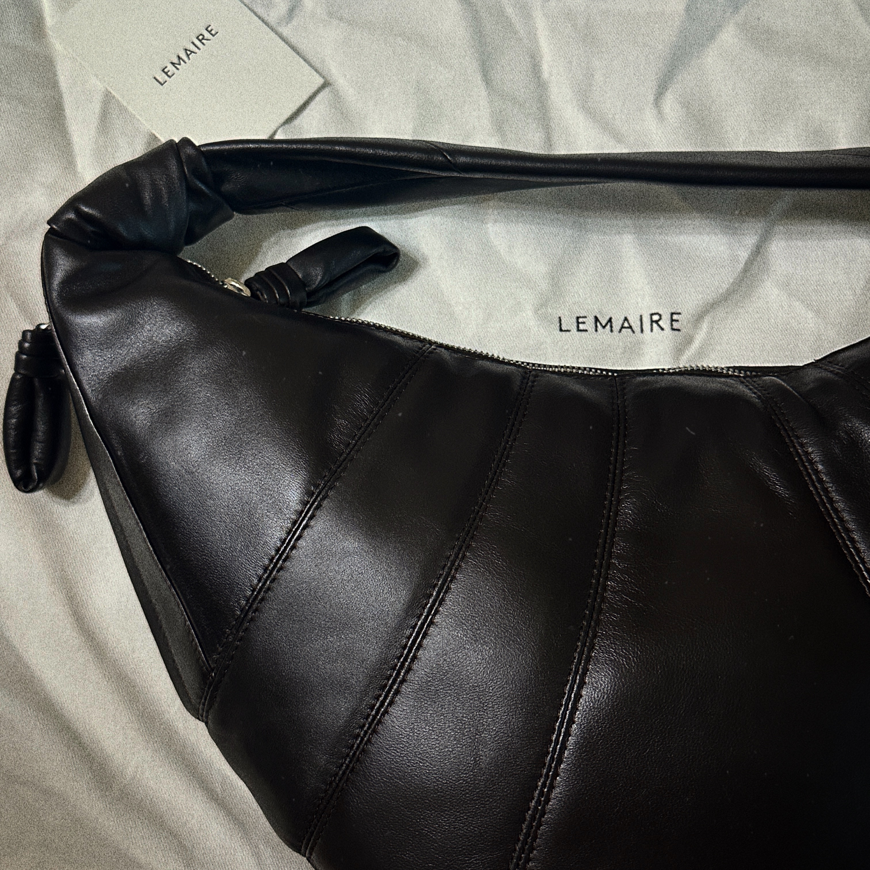 Lemaire Fortune Croissant Bag Soft Nappa Leather Dark Chocolate 착용 스타일
