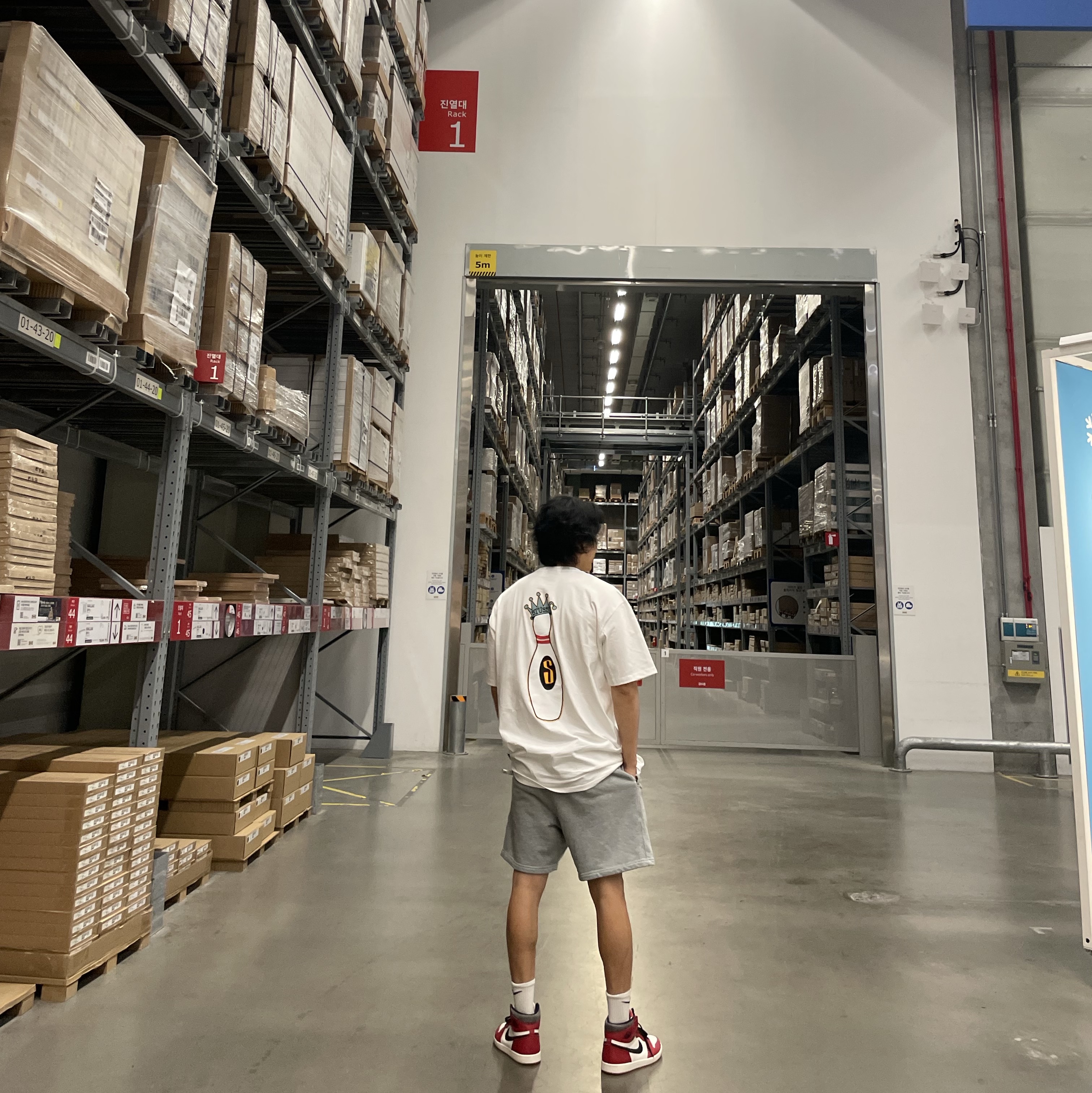 Stussy Kingpin T-Shirt White, Jordan 1 Retro High OG Chicago 2022 착용 스타일 - 1