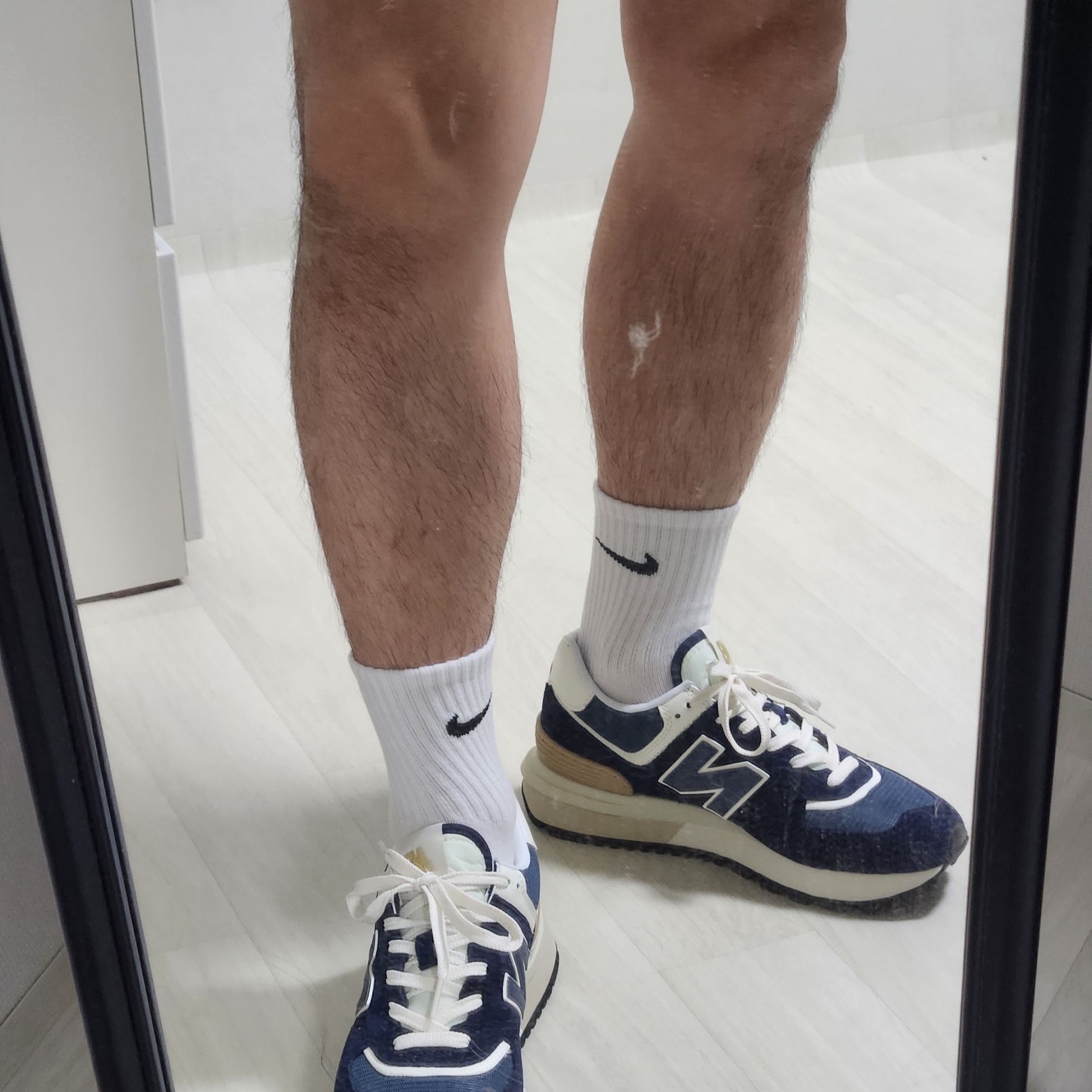 New Balance 574 Legacy Navy 착용 스타일