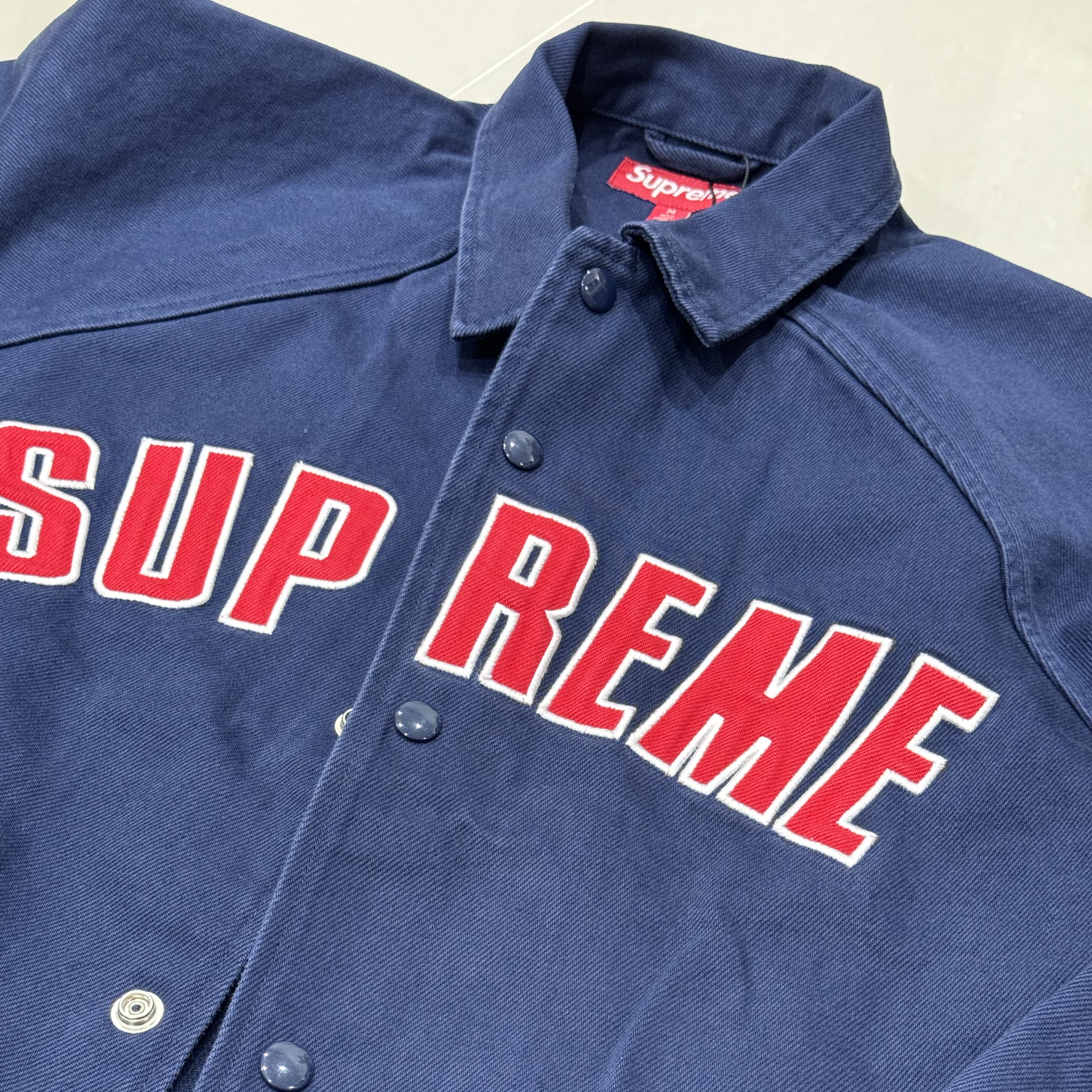 Supreme Arc Denim Coaches Jacket Navy - 24SS 착용 스타일
