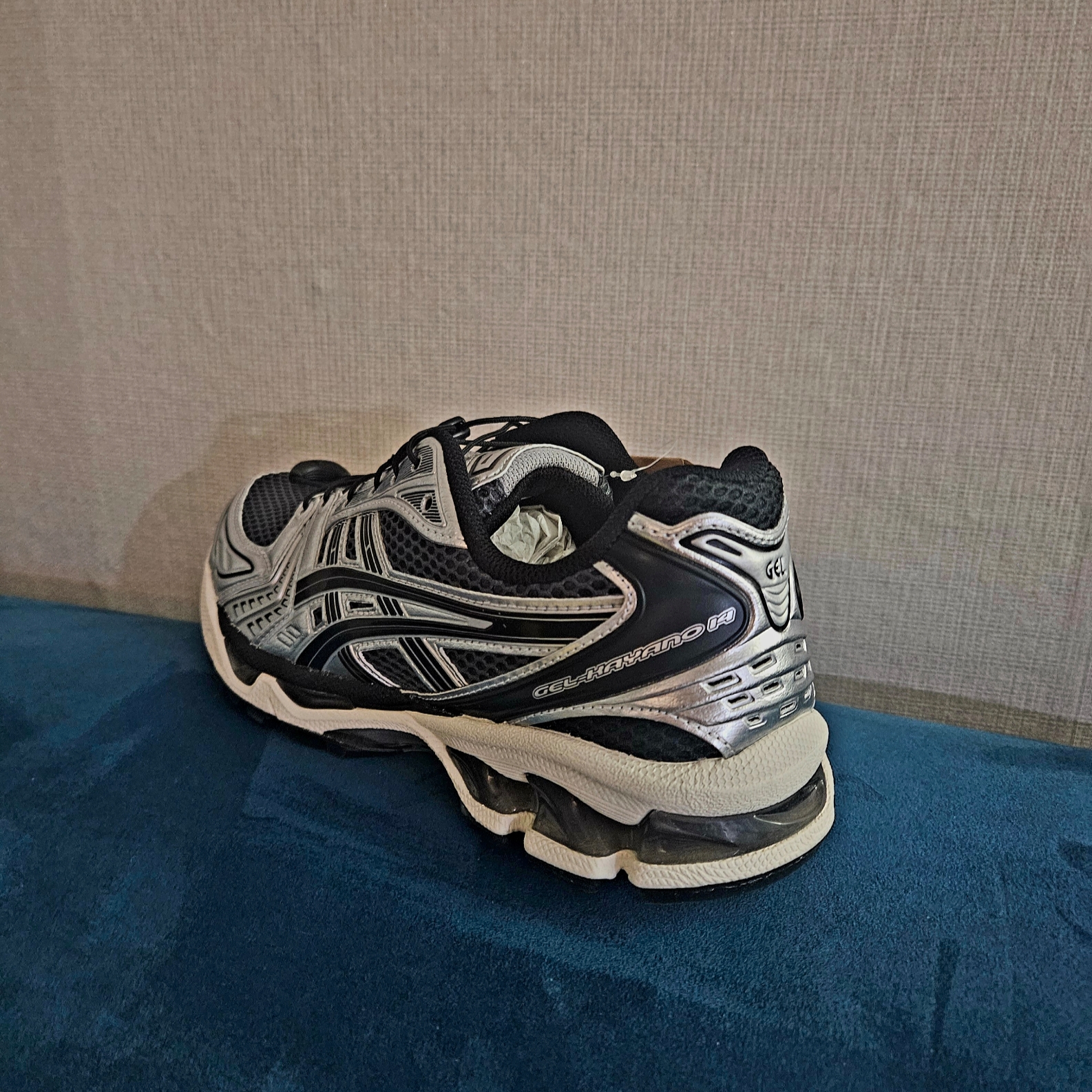 Asics Unlimited Gel-Kayano 14 Carrier Grey Black 착용 스타일