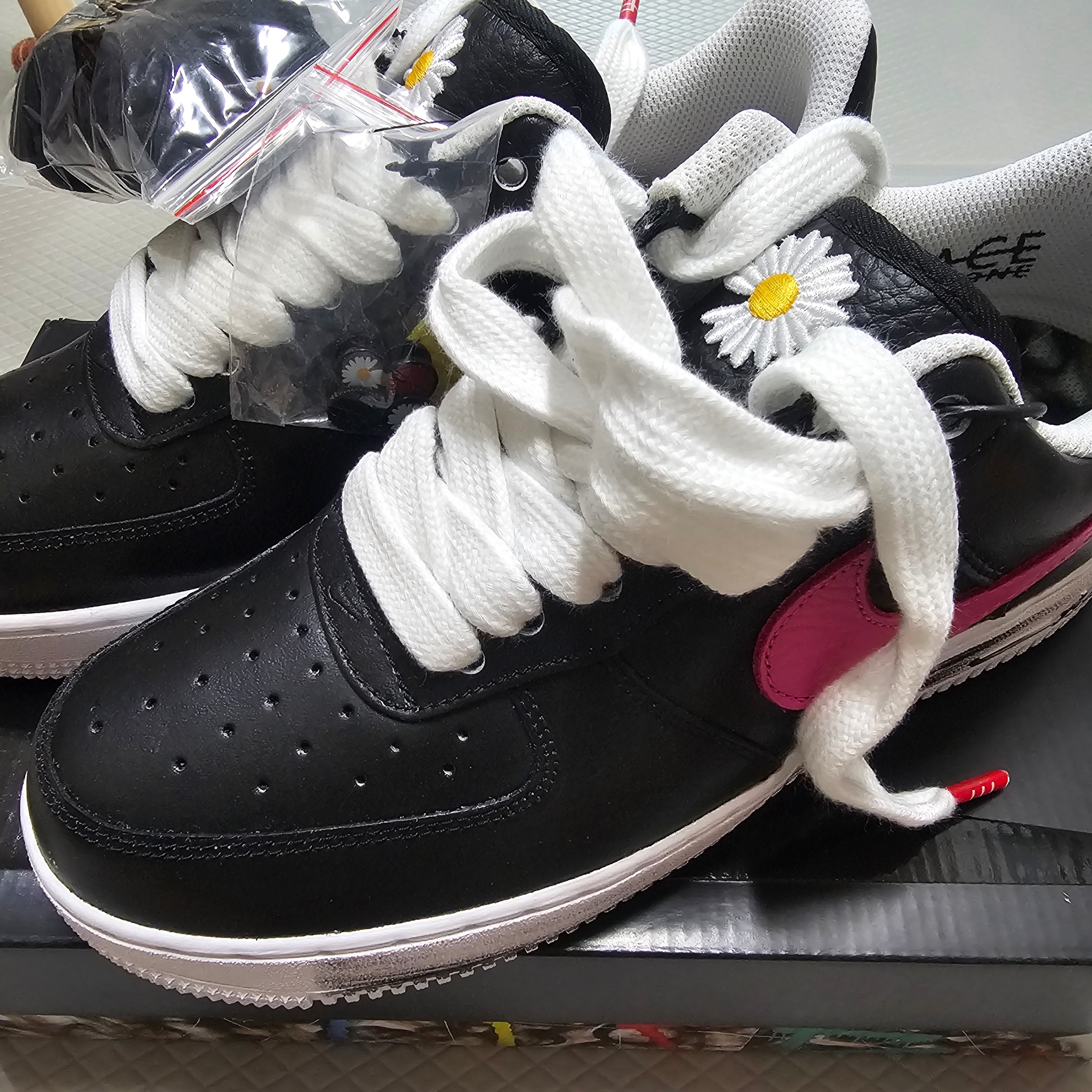 Nike x Peaceminusone Air Force 1 Low Para-Noise 3.0 Black and Multicolor 착용 스타일