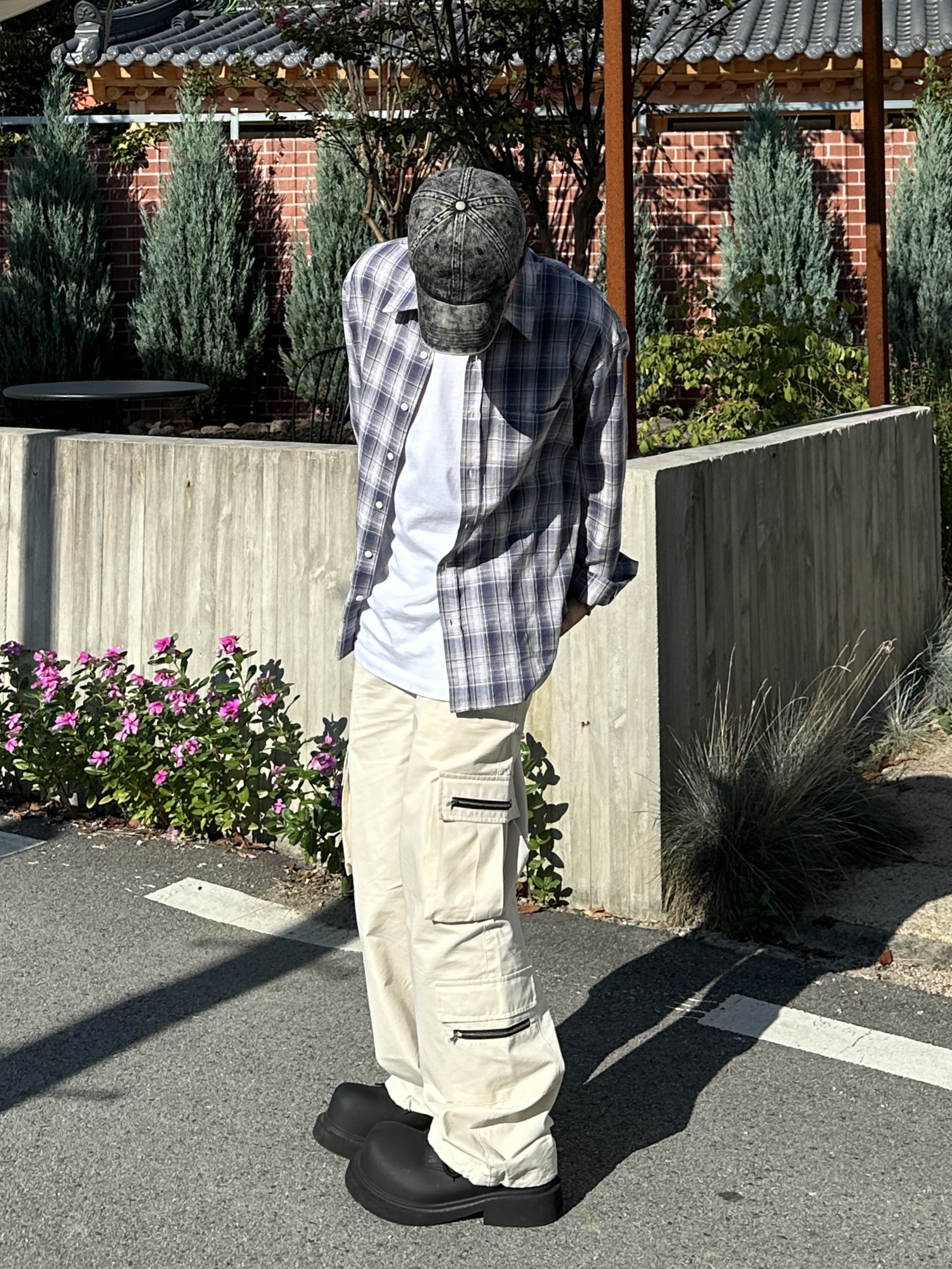 Balenciaga Steroid Derby Black, Permanent Archive Blue Check Shirt 착용 스타일 - 1