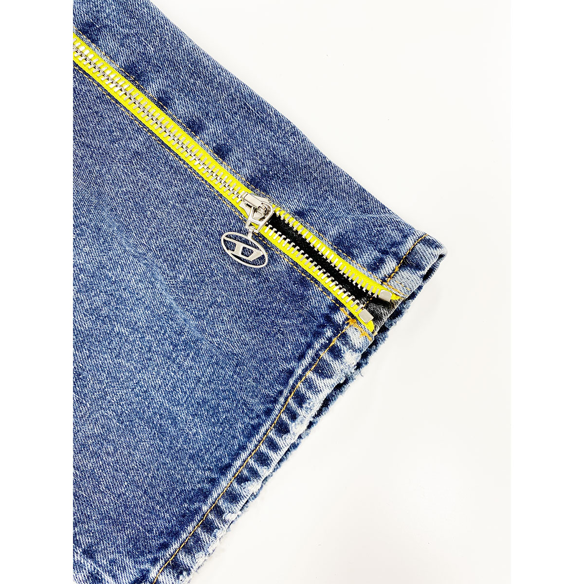 Diesel D-Rise 007r9 Straight Jeans Medium Blue 착용 스타일 - 2