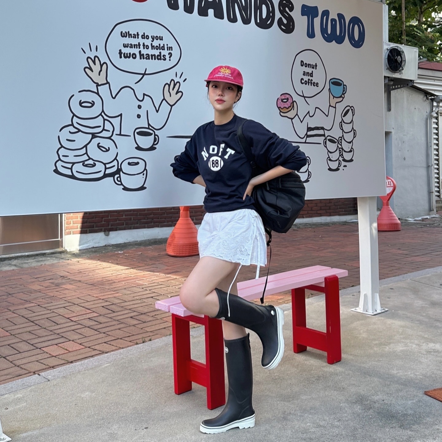 Hello Sunrise Washed Two Tone Logo 6Panel Cap Vintage Red 착용 스타일 - 3