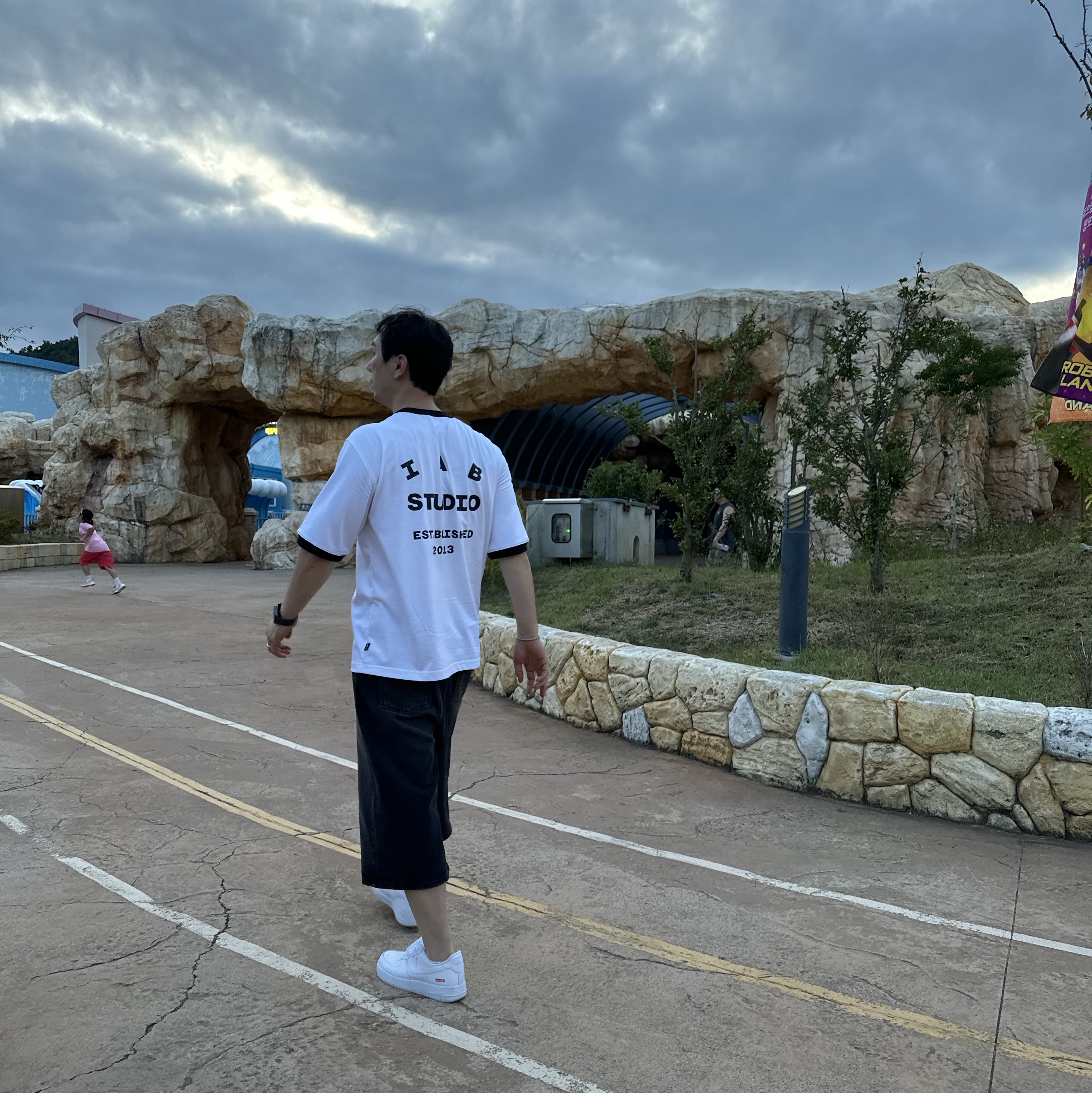 IAB Studio Established T-Shirt White Black, Nike x Supreme Air Force 1 Low White 착용 스타일 - 3