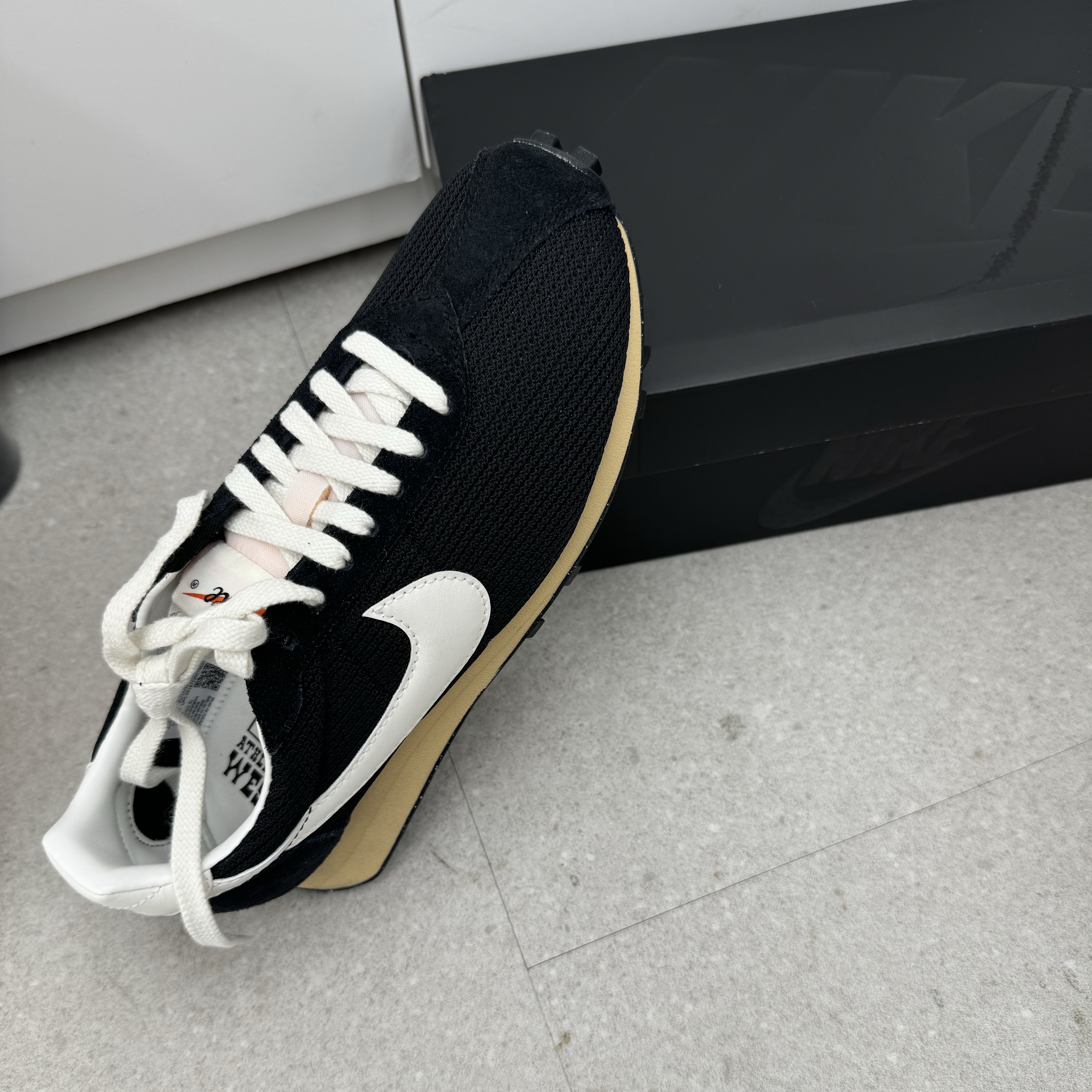 Nike LD-1000 SP Black and Sail 착용 스타일