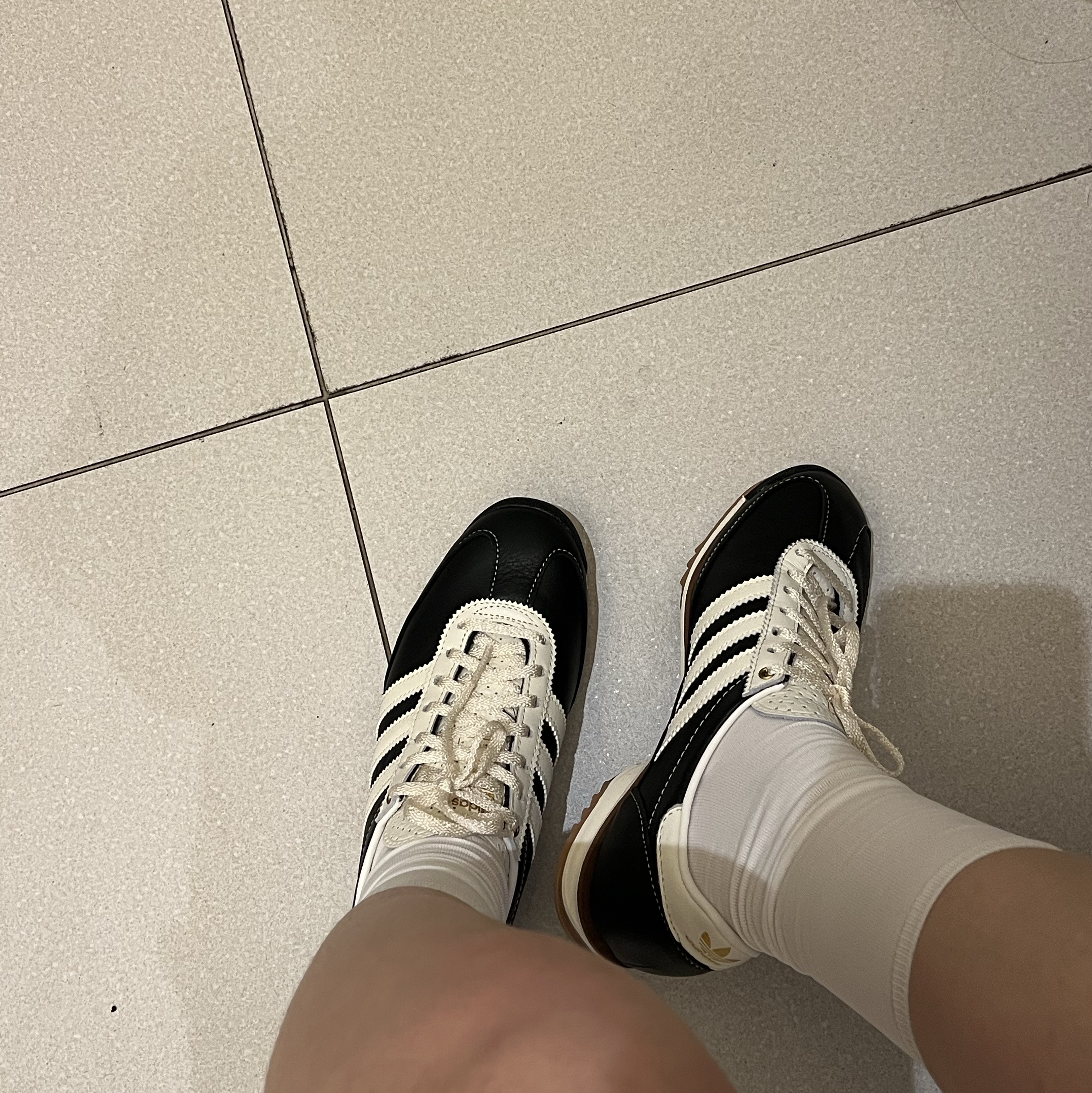 (W) Adidas SL 72 OG Core Black Off White 착용 스타일