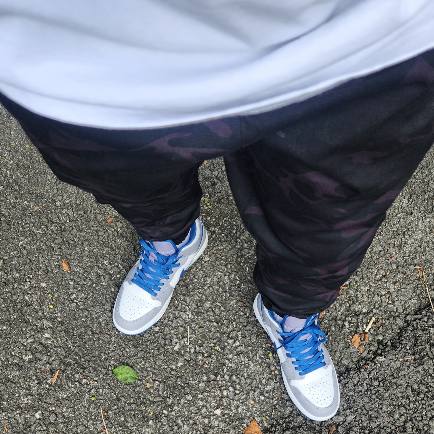 Jordan 1 Mid Cement Grey True Blue 착용 스타일 - 1
