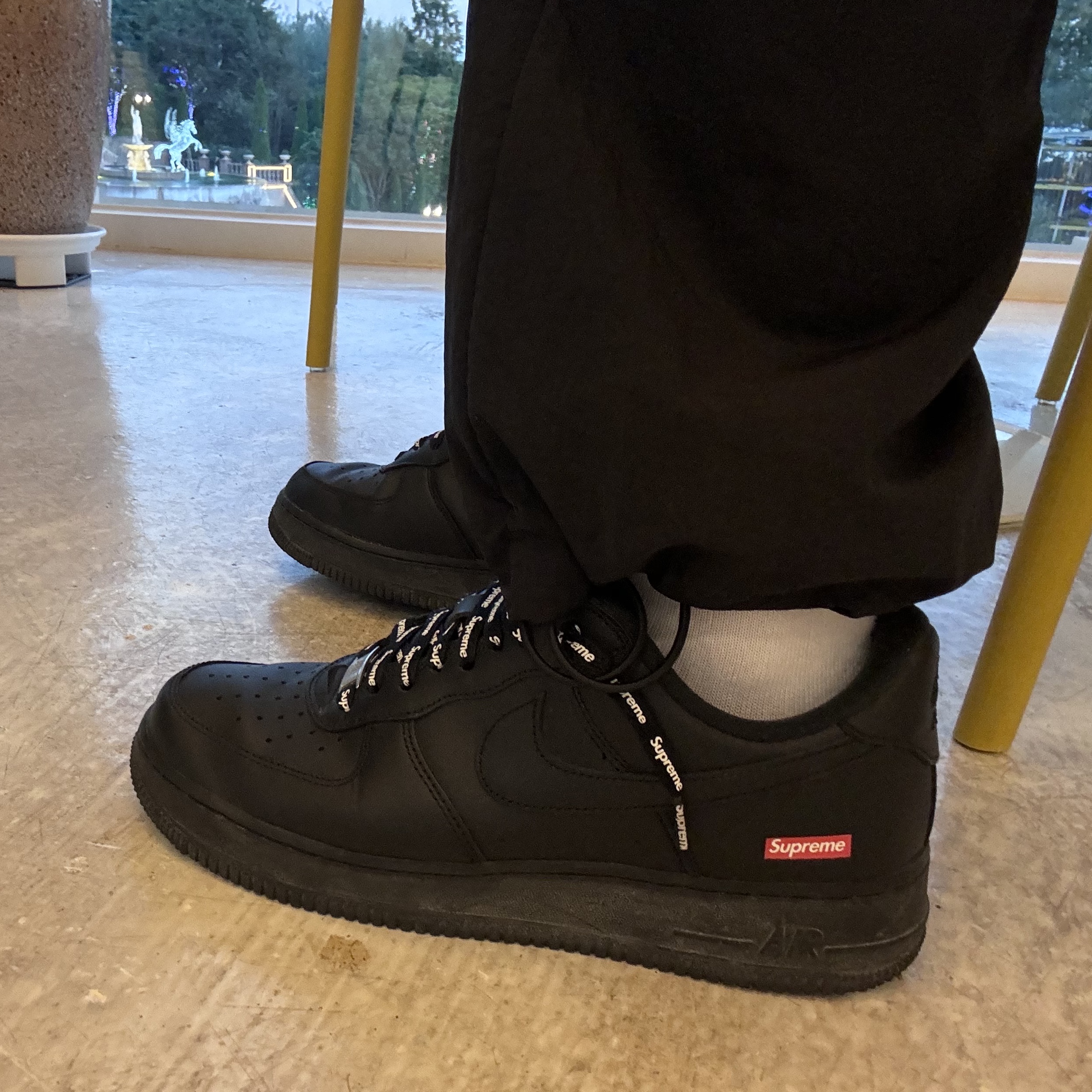 Nike x Supreme Air Force 1 Low Black 착용 스타일