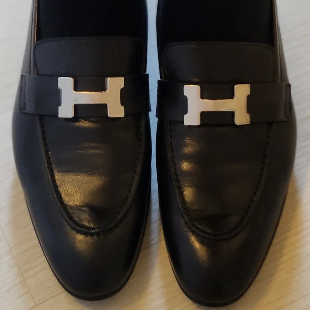 (W) Hermes Paris Loafers Goatskin & Palladium Noir 착용 스타일
