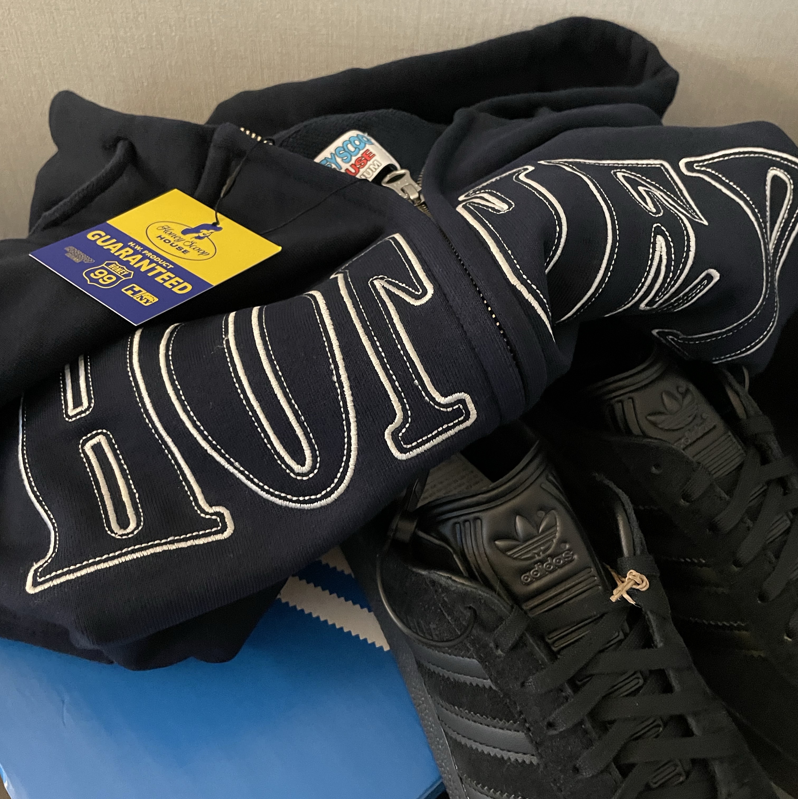 Honey Scoop House Honey Stitch Zip Up Hooded Sweatshirt Navy, Adidas Gazelle Triple Black 착용 스타일